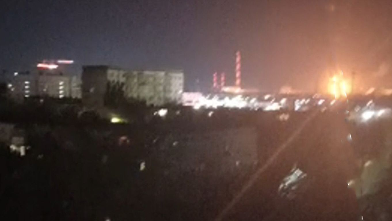 Россию атаковали дроны: громкие взрывы в Невинномысске и Славянске-на-Кубани Россию атаковали дроны: громкие взрывы в Невинномысске и Славянске-на-Кубани