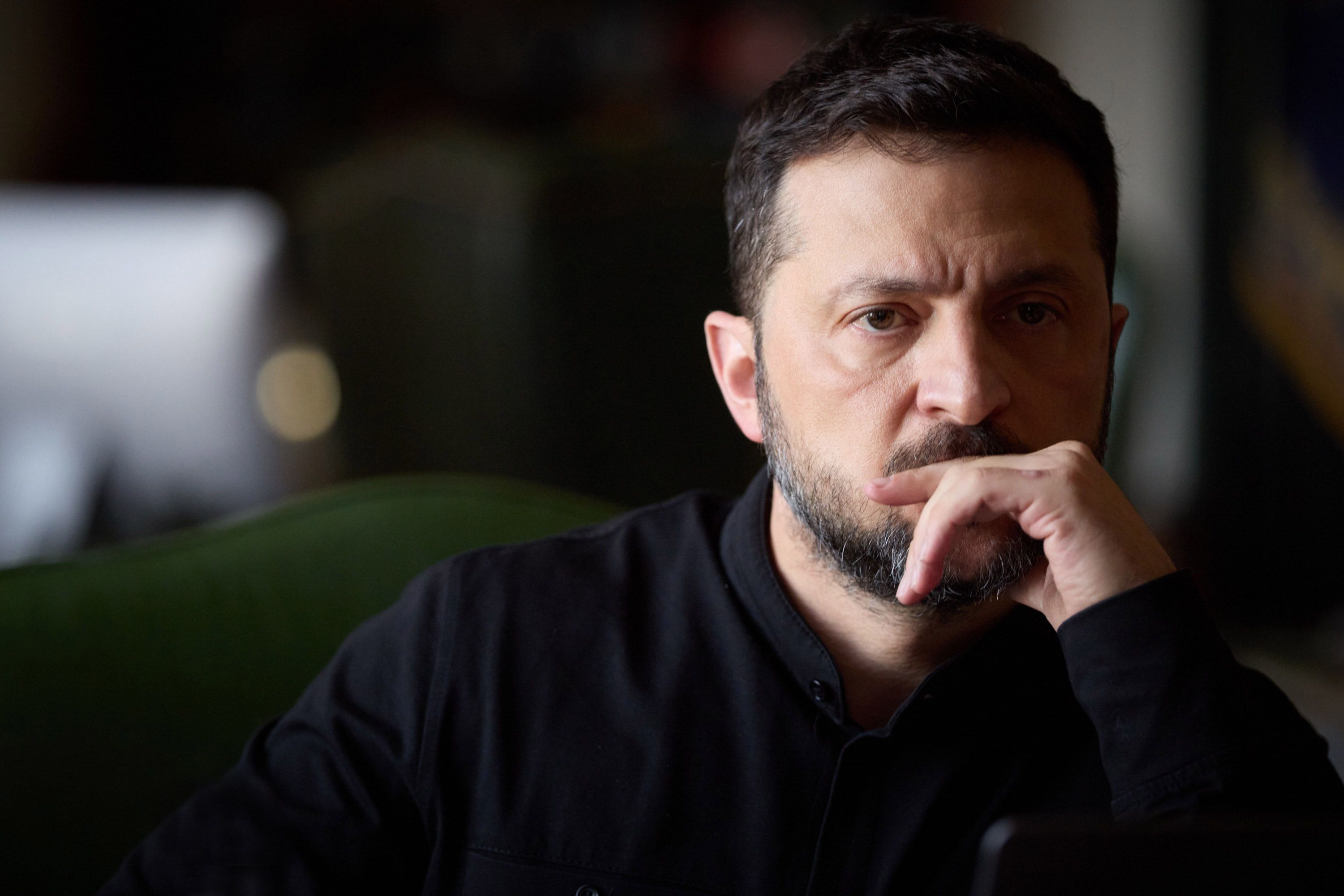 Зеленський розповів, як можуть звільнити цивільних з полону Зеленський розповів, як можуть звільнити цивільних з полону