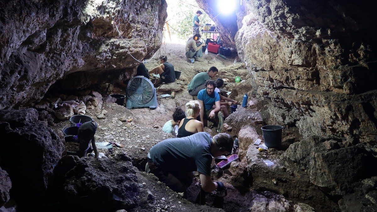 Стародавні поховання в Ізраїлі – знахідки в печері Тіншемет віком 100 тисяч років