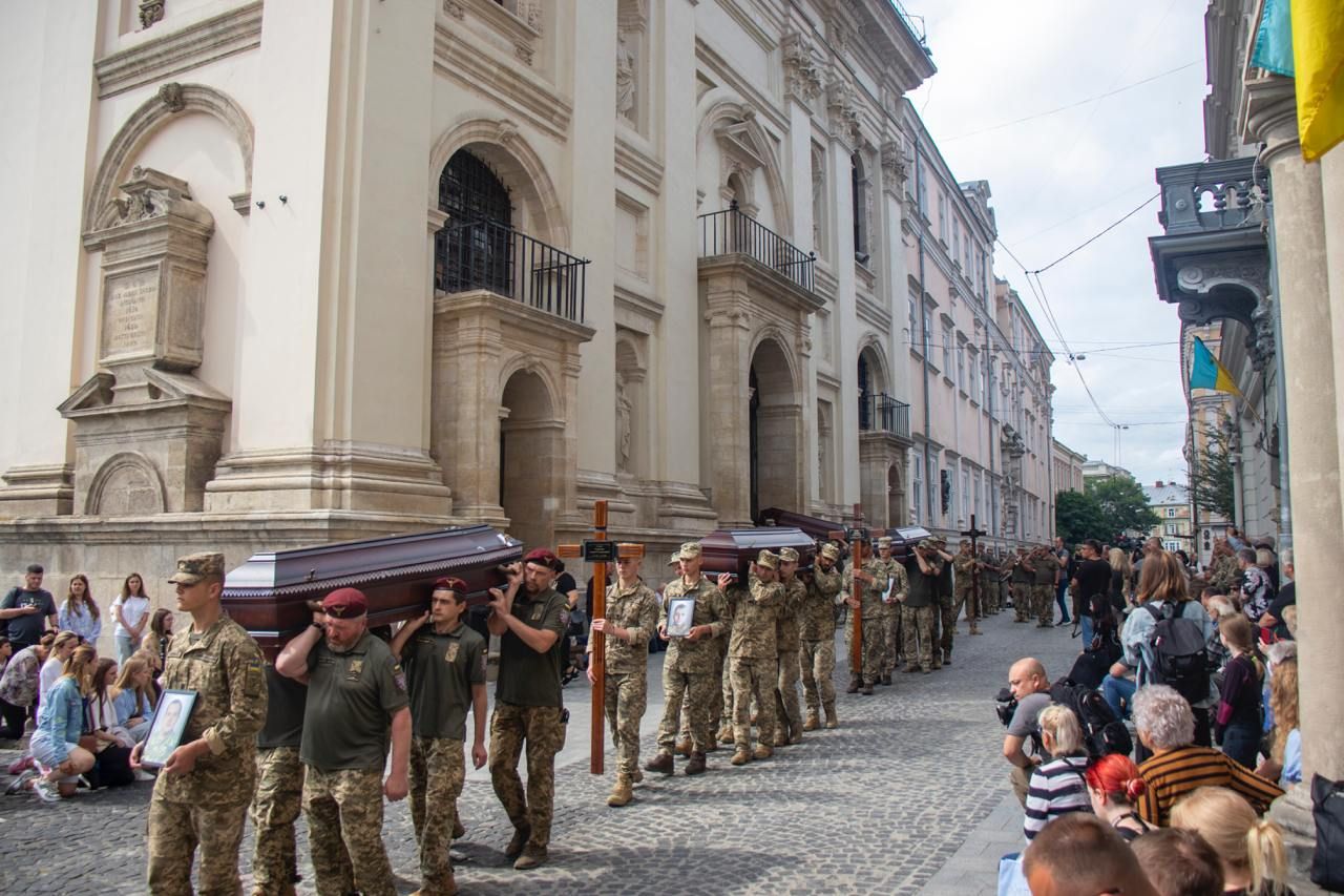 Катастрофа Іл-76 під Бєлгородом - в Україні почали ховати загиблих полонених - 24 Канал Катастрофа Іл-76 під Бєлгородом - в Україні почали ховати загиблих полонених - 24 Канал