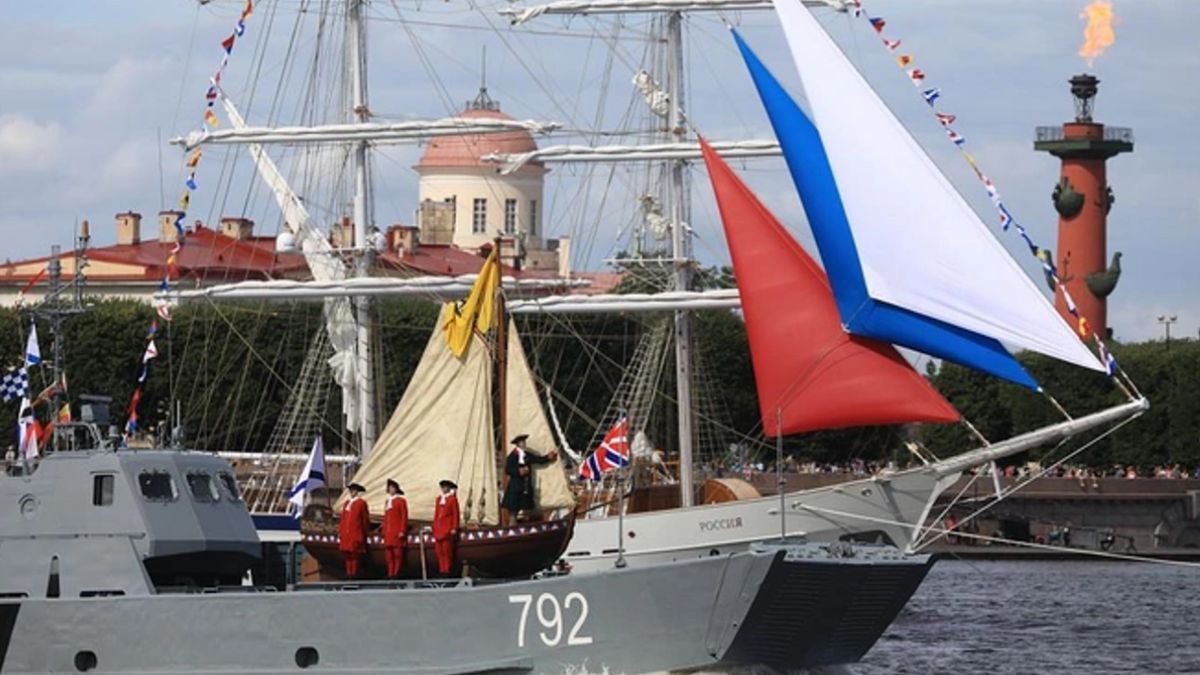 Військово-морського параду у Санкт-Петербурзі не буде Військово-морського параду у Санкт-Петербурзі не буде