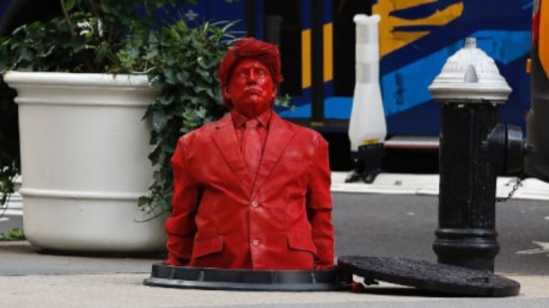 Новая скульптура Трампа в Нью-Йорке Новая скульптура Трампа в Нью-Йорке