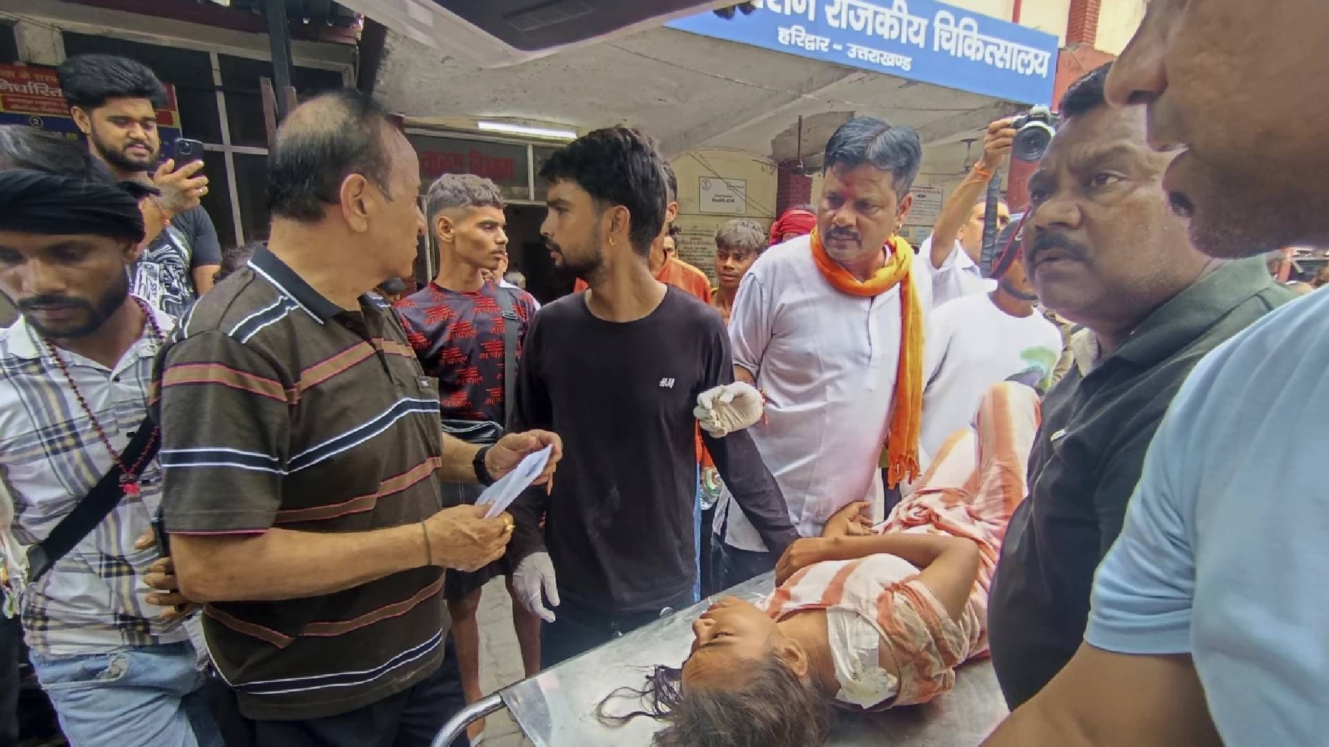 На півночі Індії шестеро людей загинули через тисняву біля храму На півночі Індії шестеро людей загинули через тисняву біля храму