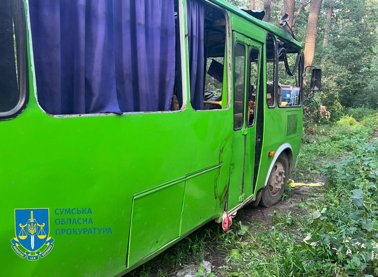 Росіяни вдарили дроном по автобусу на Сумщині - 24 Канал Росіяни вдарили дроном по автобусу на Сумщині - 24 Канал