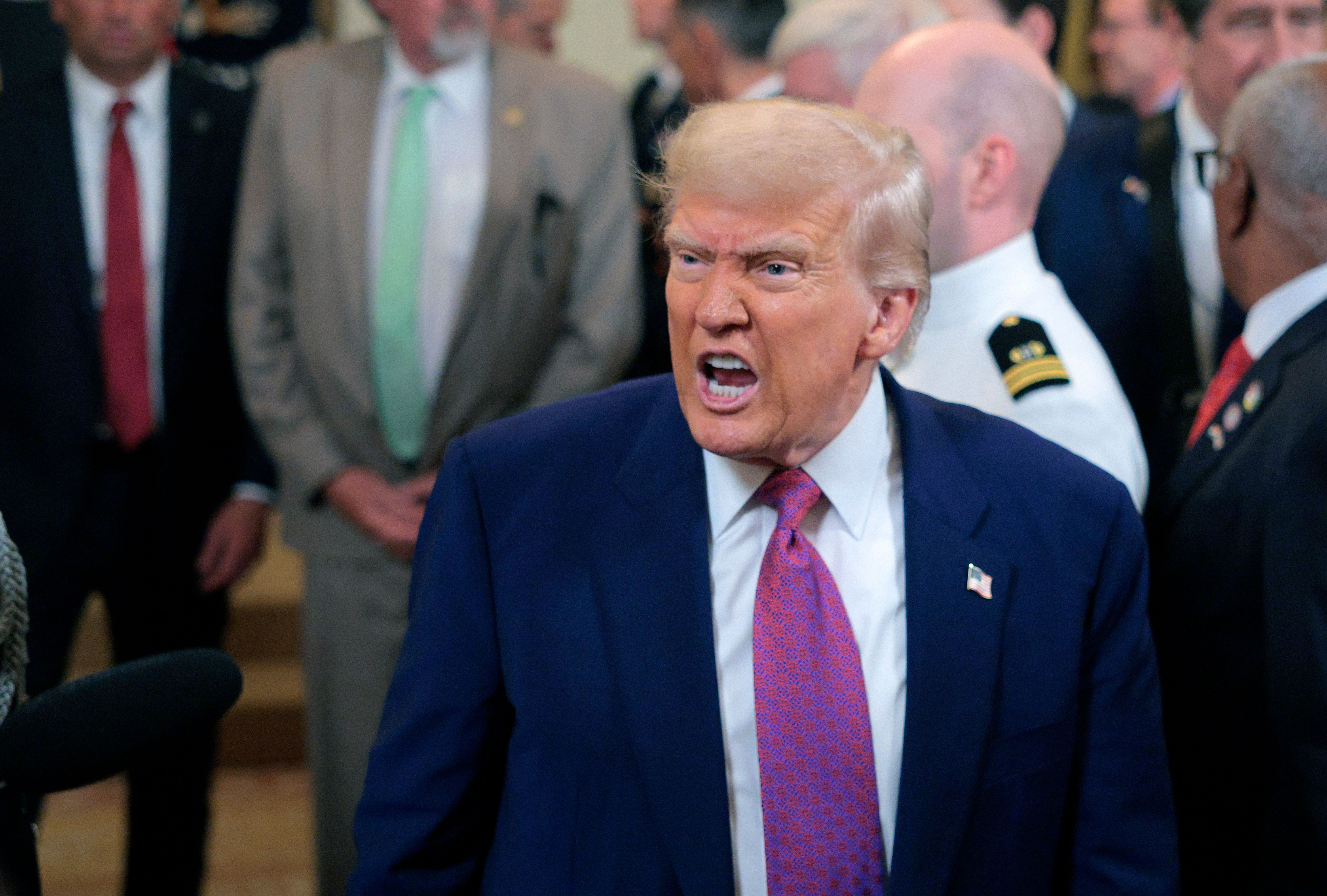 Трамп угрожает Ирану Трамп угрожает Ирану