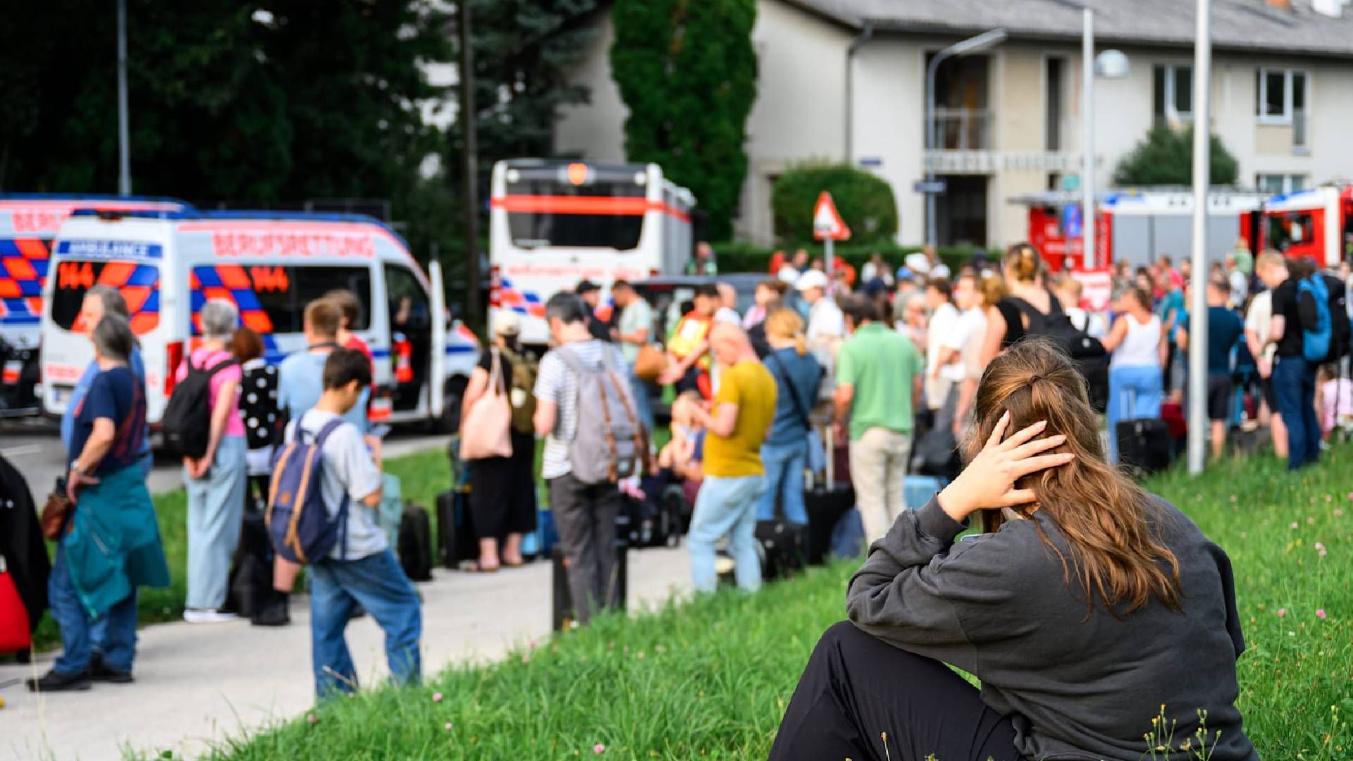 В Австрии почти 400 пассажиров скоростного поезда на 6 часов застряли в тоннеле В Австрии почти 400 пассажиров скоростного поезда на 6 часов застряли в тоннеле