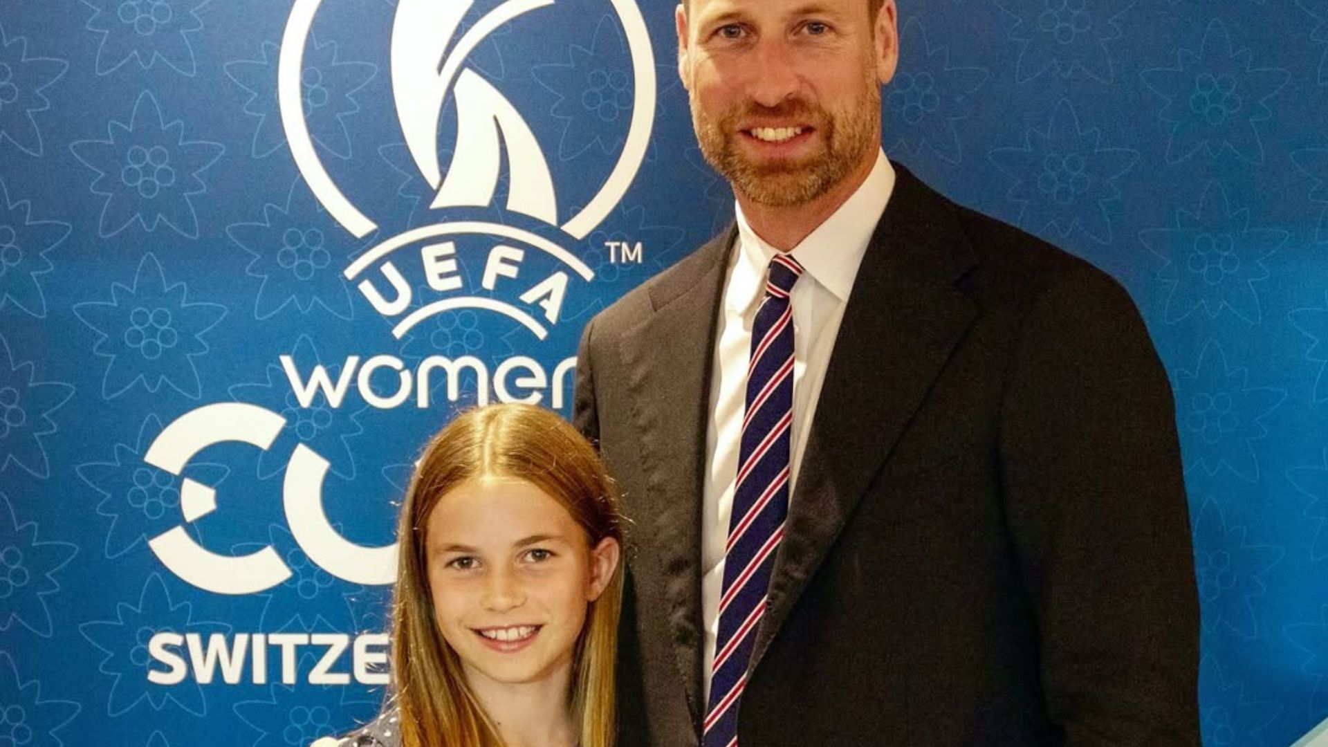 Принц Уильям с дочерью на футбольном матче Принц Уильям с дочерью на футбольном матче