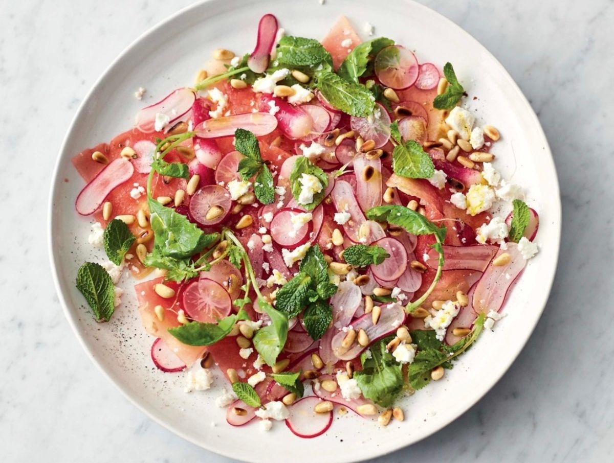 Кавуновий салат від Джеймі Олівера Кавуновий салат від Джеймі Олівера