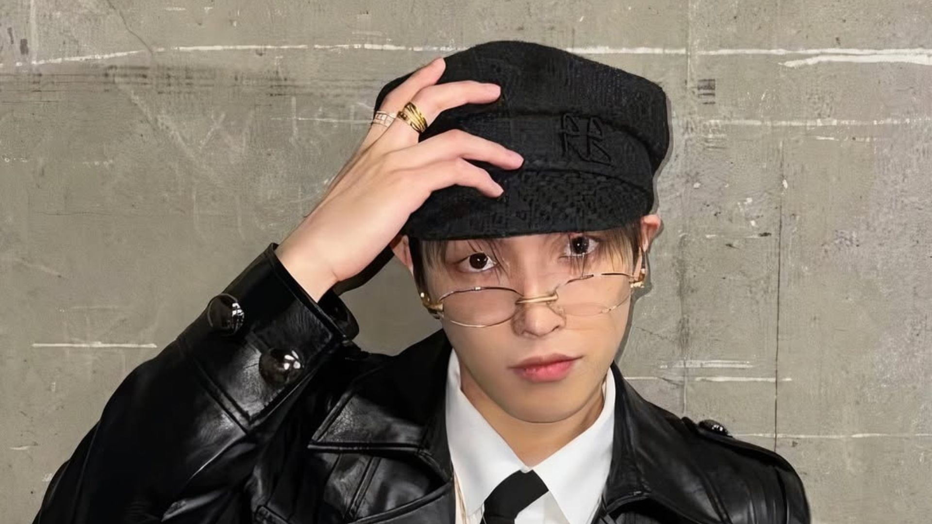 Вже не вперше: зірка K-pop вийшов на сцену в кепі від Руслана Багінського - Show24