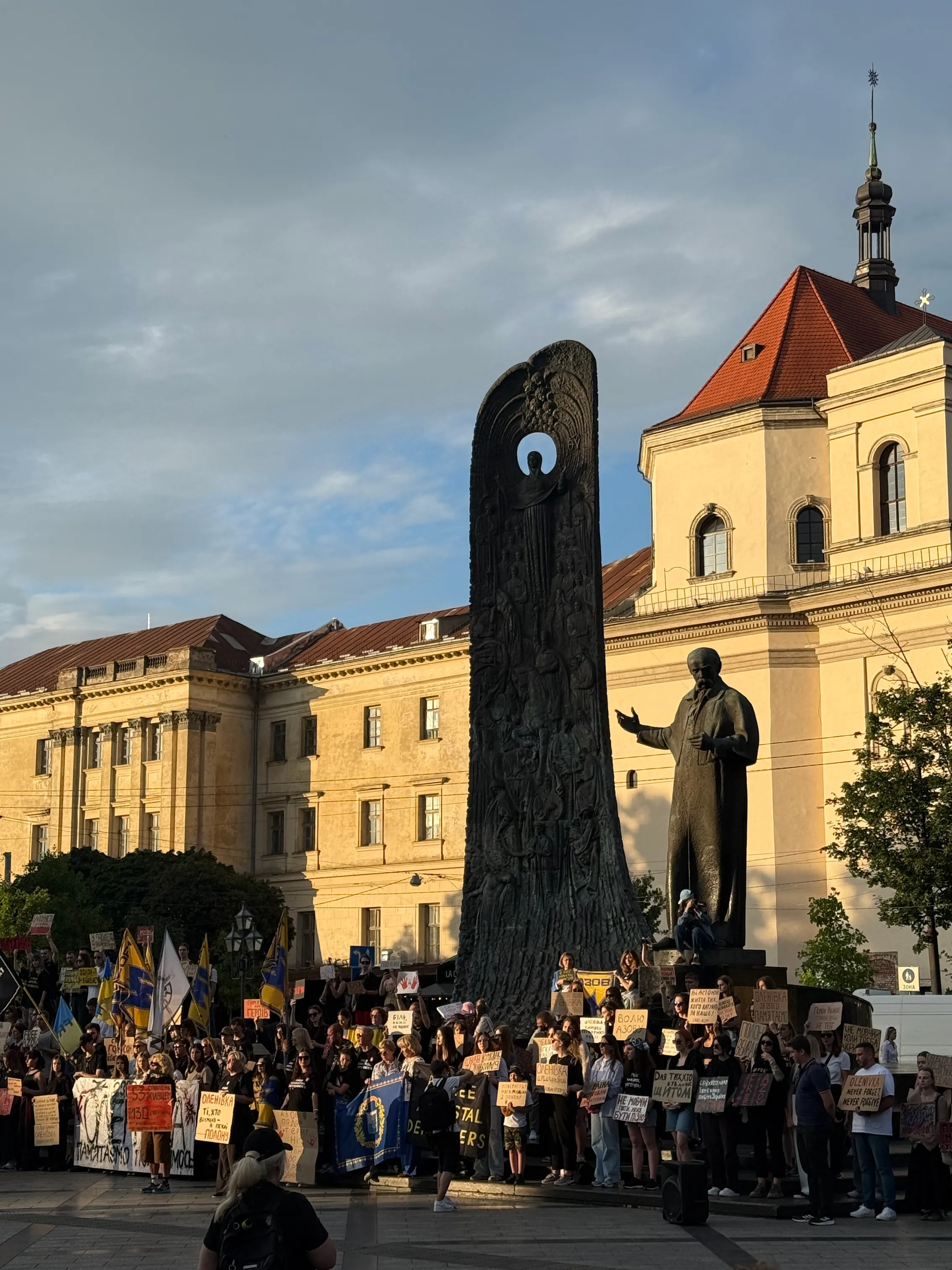 Акція до роковин трагедії в Оленівці у Львові 28 липня Акція до роковин трагедії в Оленівці у Львові 28 липня