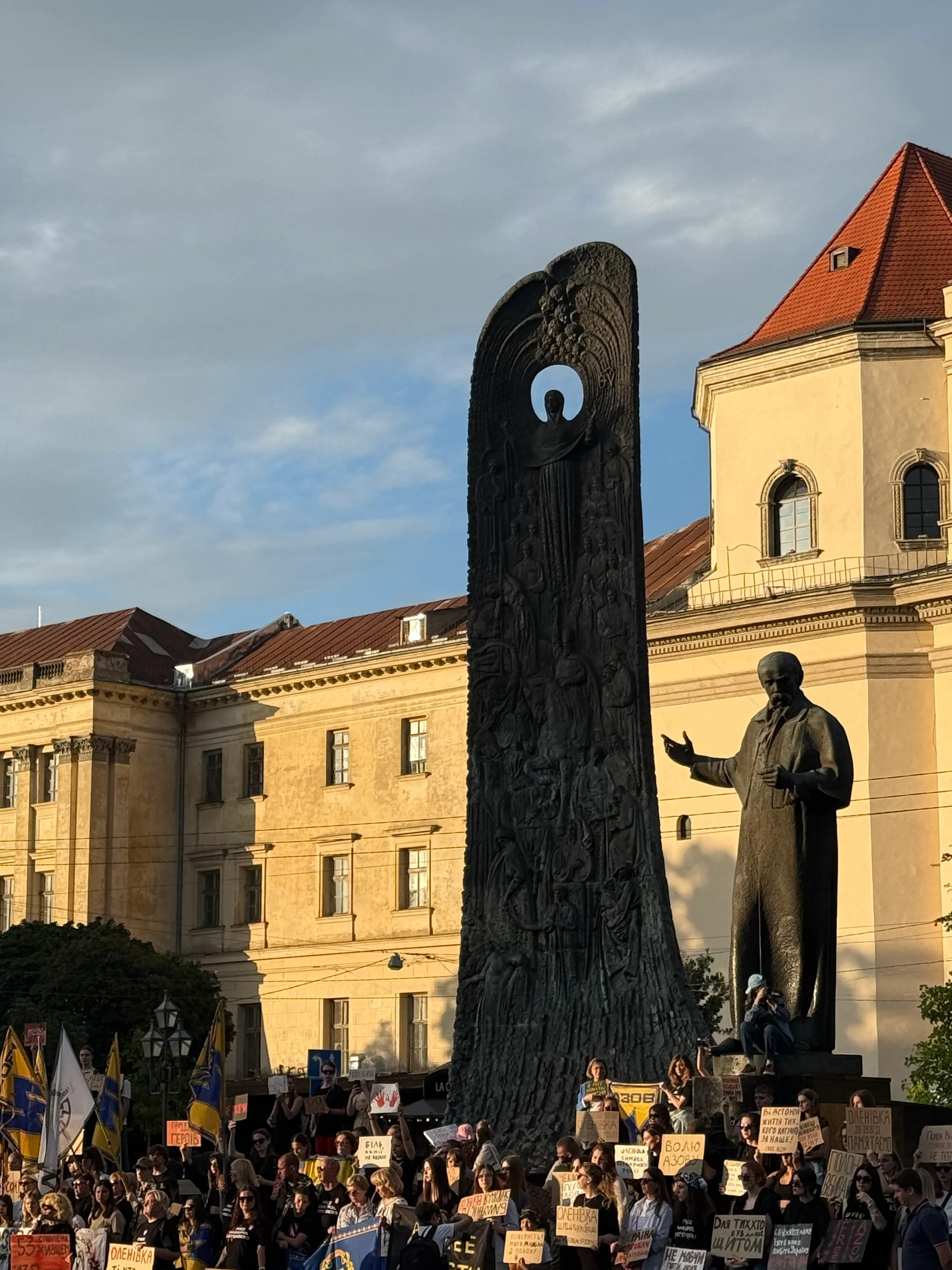 Акція до роковин трагедії в Оленівці у Львові 28 липня Акція до роковин трагедії в Оленівці у Львові 28 липня