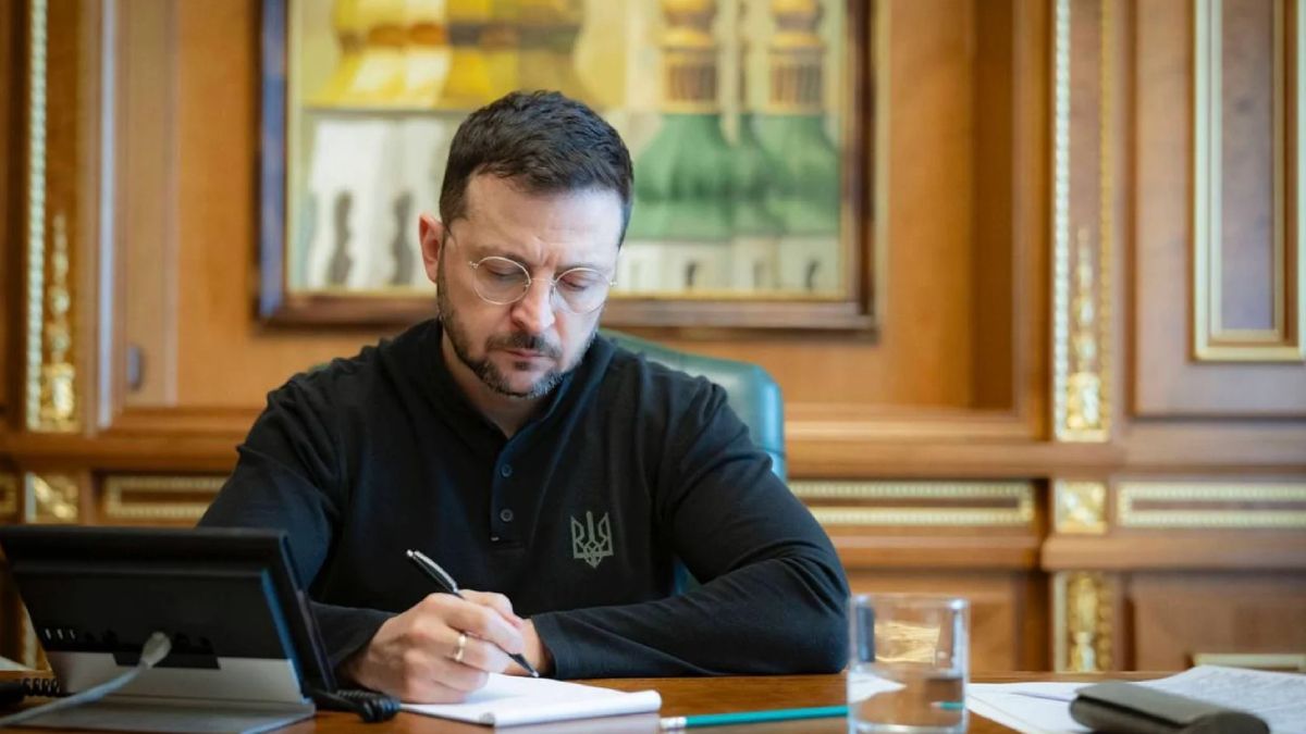 Зеленский подписал закон о выплатах семьям погибших в плену военных