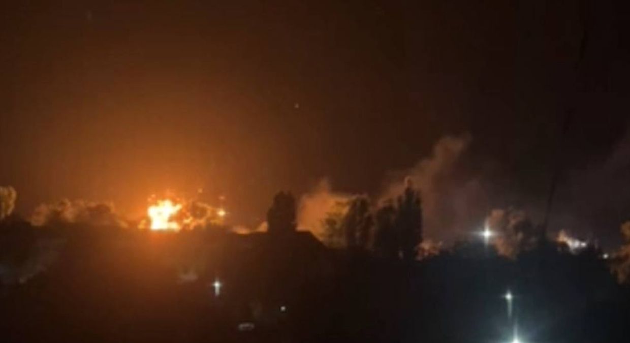 У Ростовській області лунають потужні вибухи У Ростовській області лунають потужні вибухи