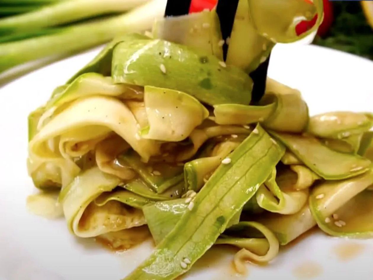 Літній салат з кабачка