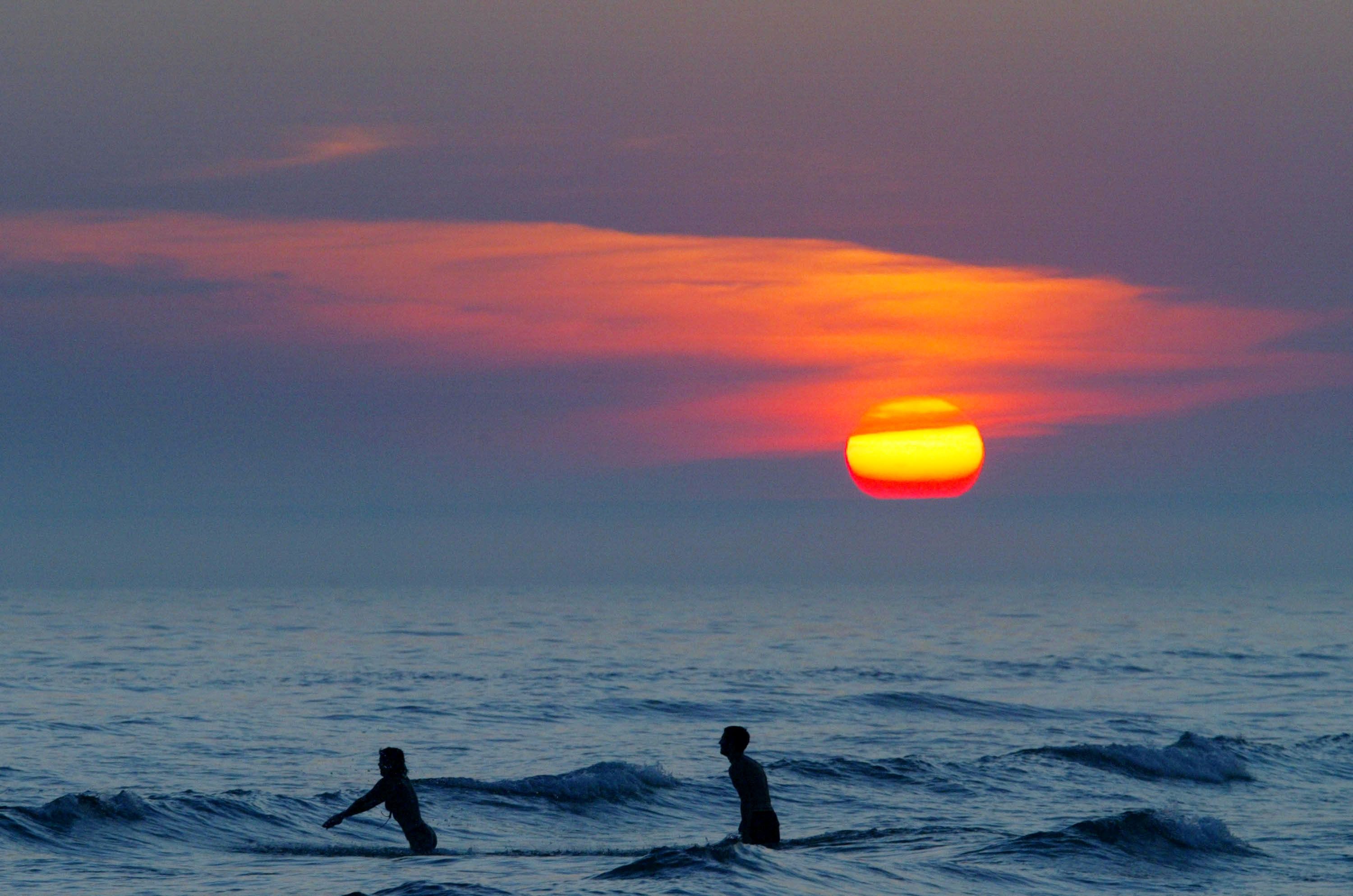 Рятувальники шукають підлітка, який зник у морі Рятувальники шукають підлітка, який зник у морі