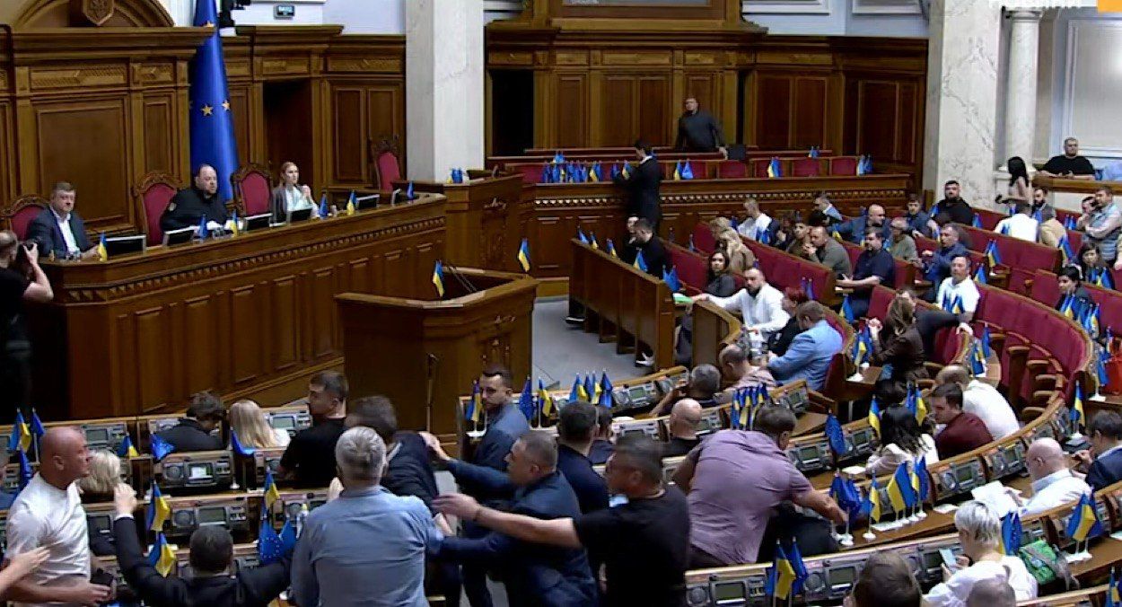 Рада транслює засідання щодо НАБУ і САП Рада транслює засідання щодо НАБУ і САП