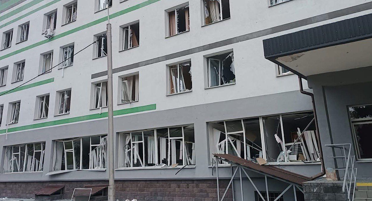 В результате атаки пострадали медицинские учреждения В результате атаки пострадали медицинские учреждения