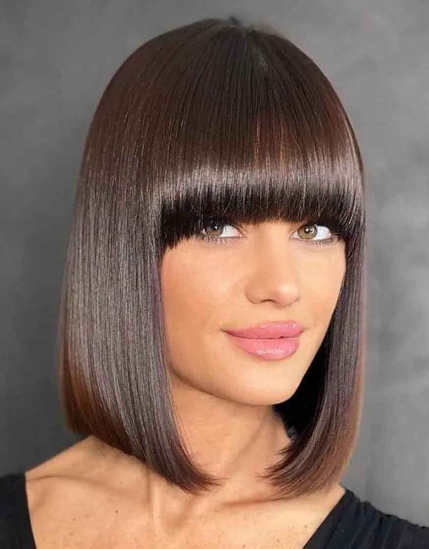 Густий чубчик може зробити обличчя круглішим Густий чубчик може зробити обличчя круглішим