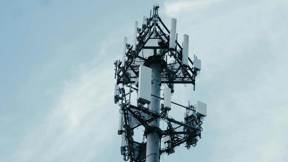 Связь на Межевщине под угрозой из-за обстрелов Связь на Межевщине под угрозой из-за обстрелов