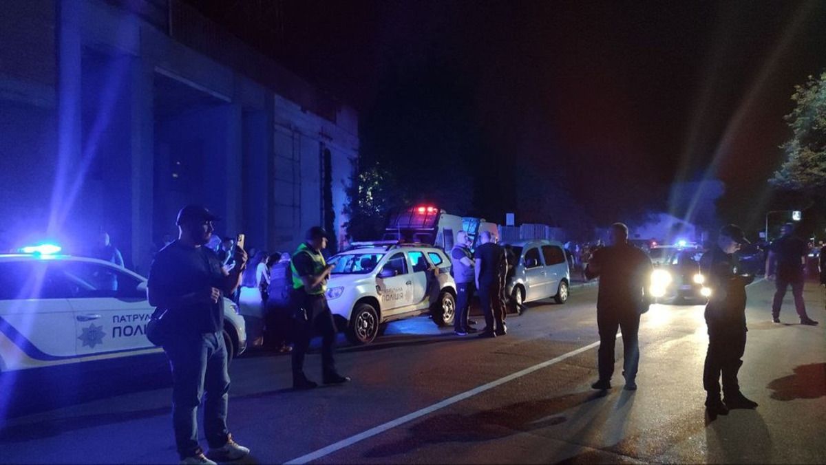 В Виннице полиция задержала пятерых мужчин