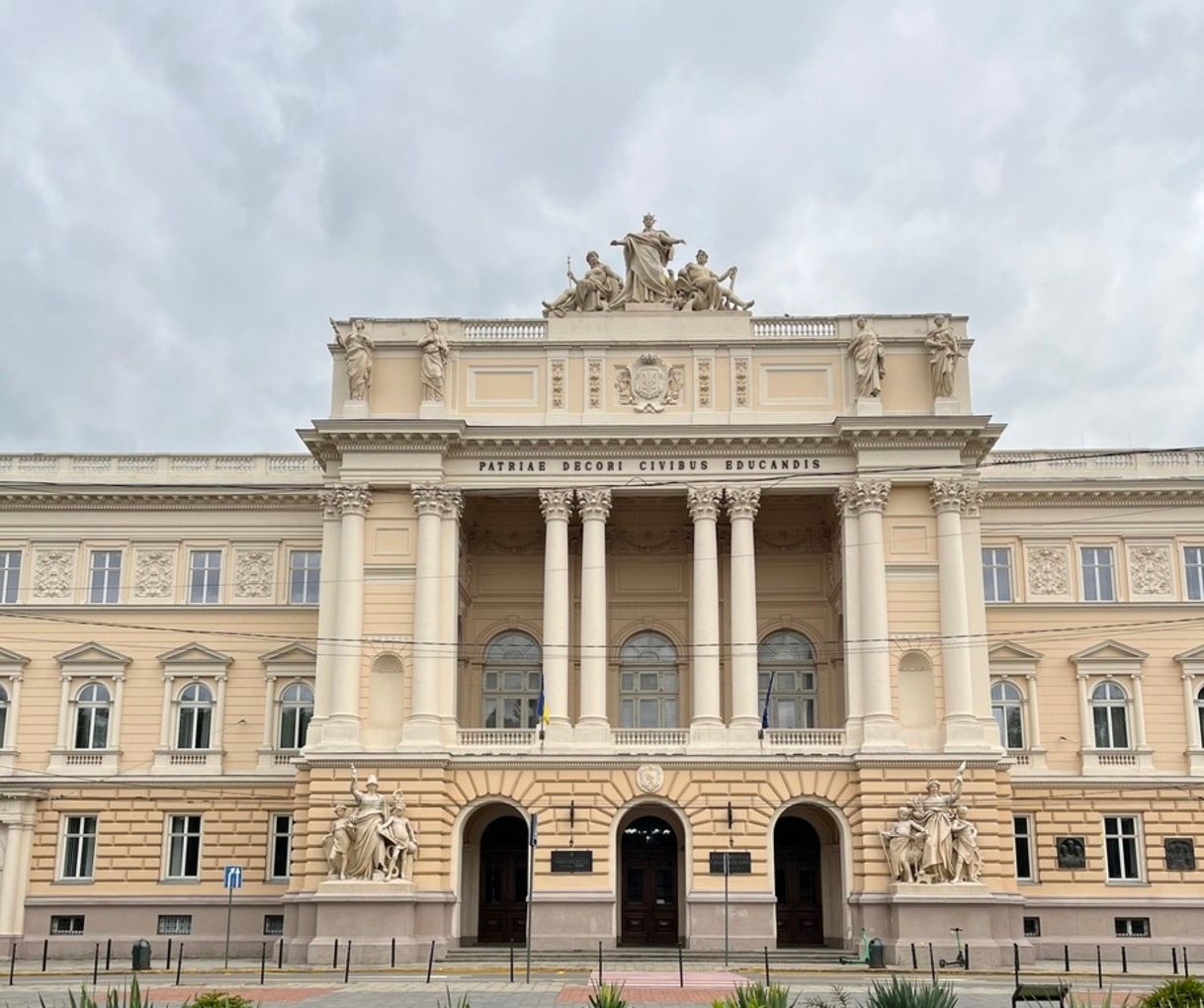 Самые популярные университеты Украины 2025 - куда абитуриенты подали больше всего Самые популярные университеты Украины 2025 - куда абитуриенты подали больше всего