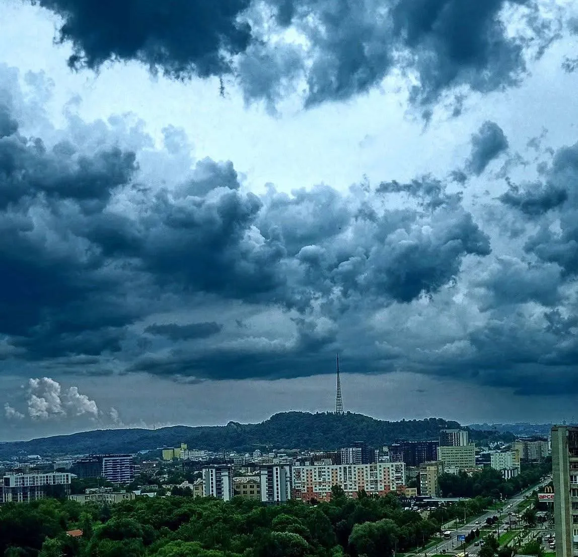 небо над львовом небо над львовом