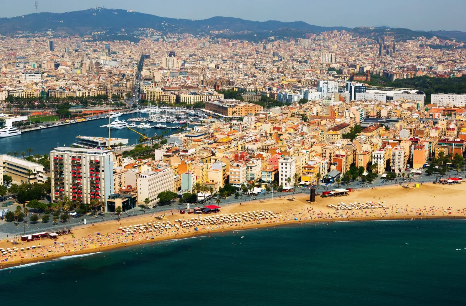 Пляж у Барселоні