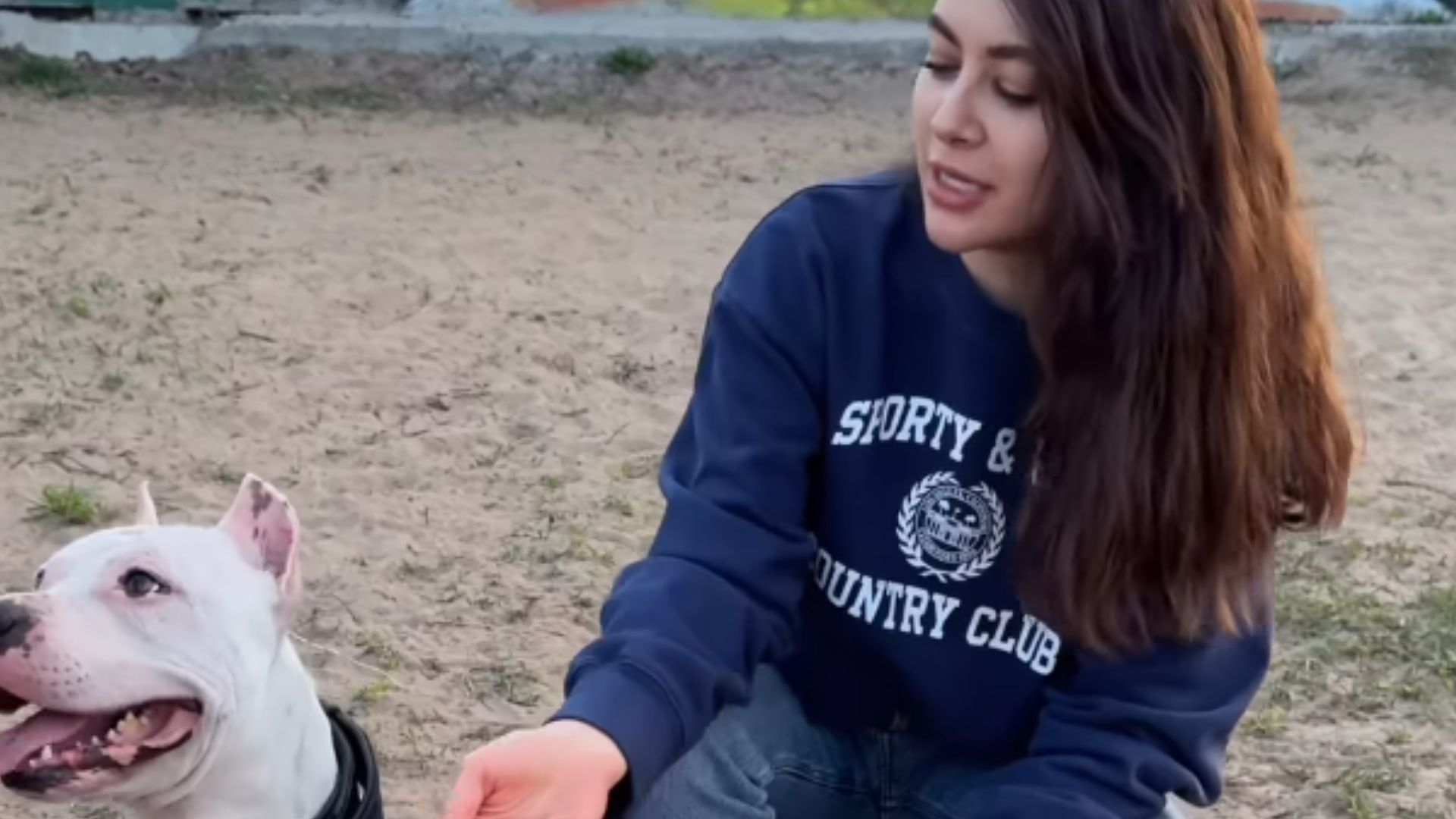 Рамина Эсхакзай с собакой Рамина Эсхакзай с собакой