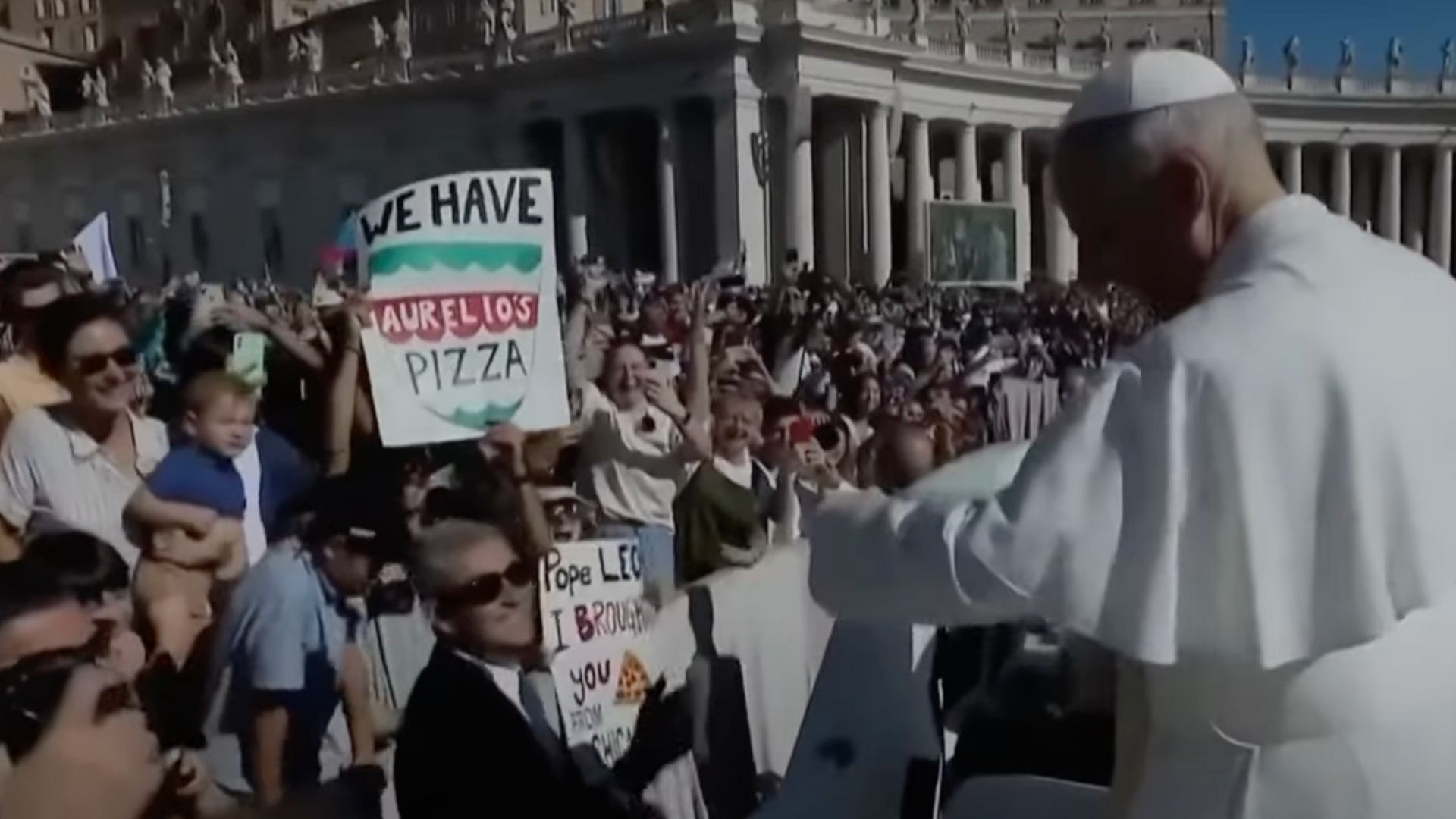 Подарунок із рідного штату: Папі Римському доставили піцу з Чикаго прямо до Ватикану - 24 Канал Подарунок із рідного штату: Папі Римському доставили піцу з Чикаго прямо до Ватикану - 24 Канал