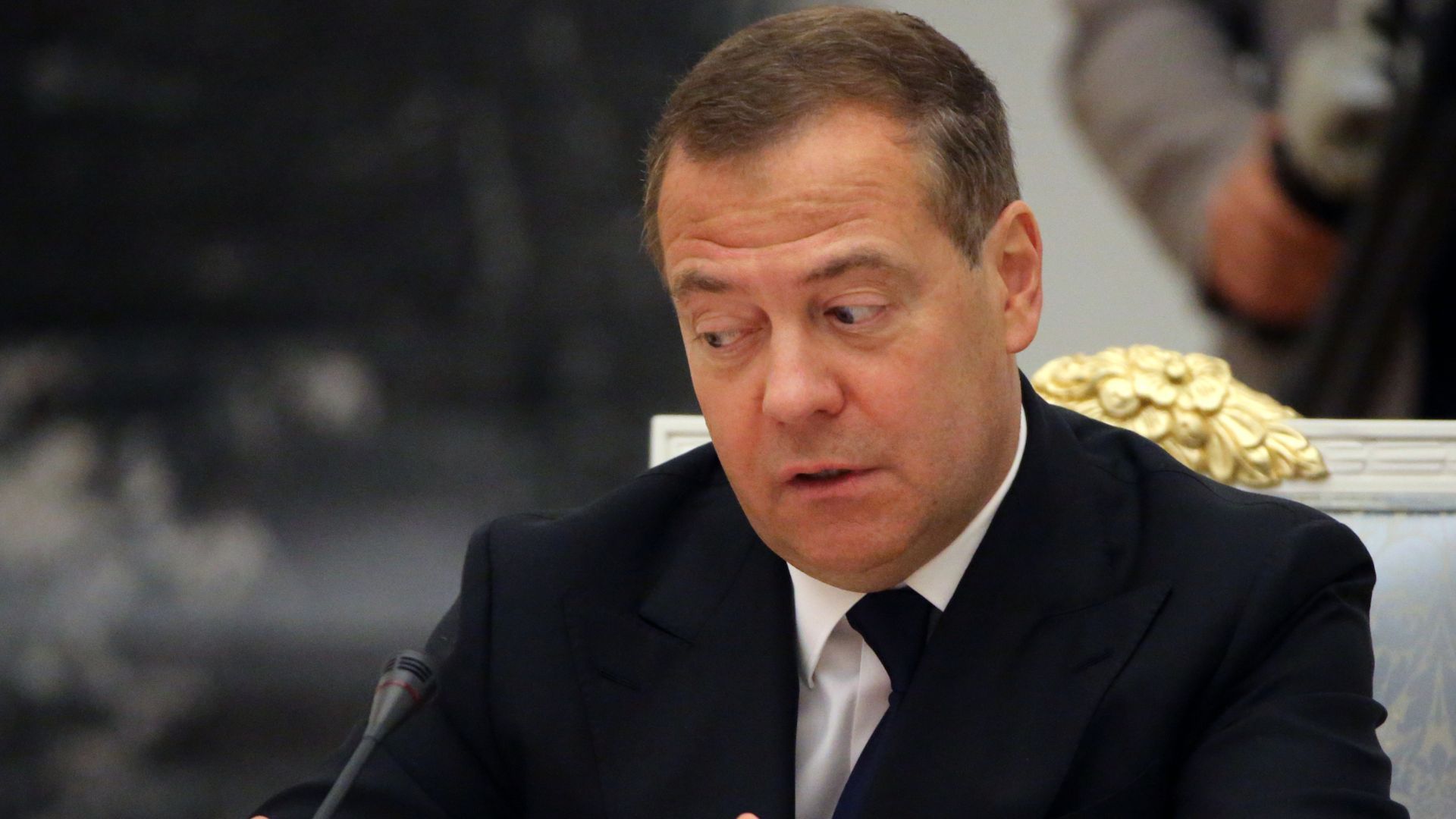 Медведєв прокоментував заяву МЗС Росії про зняття мораторію на розміщення ракет Медведєв прокоментував заяву МЗС Росії про зняття мораторію на розміщення ракет