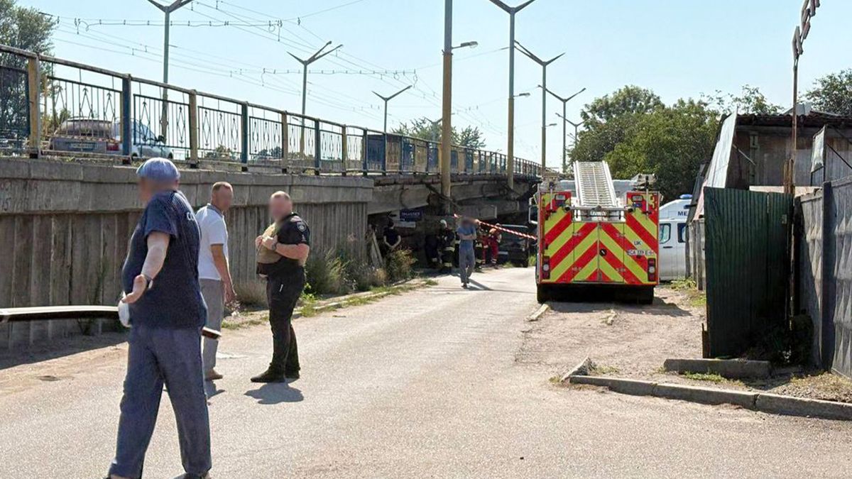 В Черкассах мужчина угрожал взорвать гранаты В Черкассах мужчина угрожал взорвать гранаты