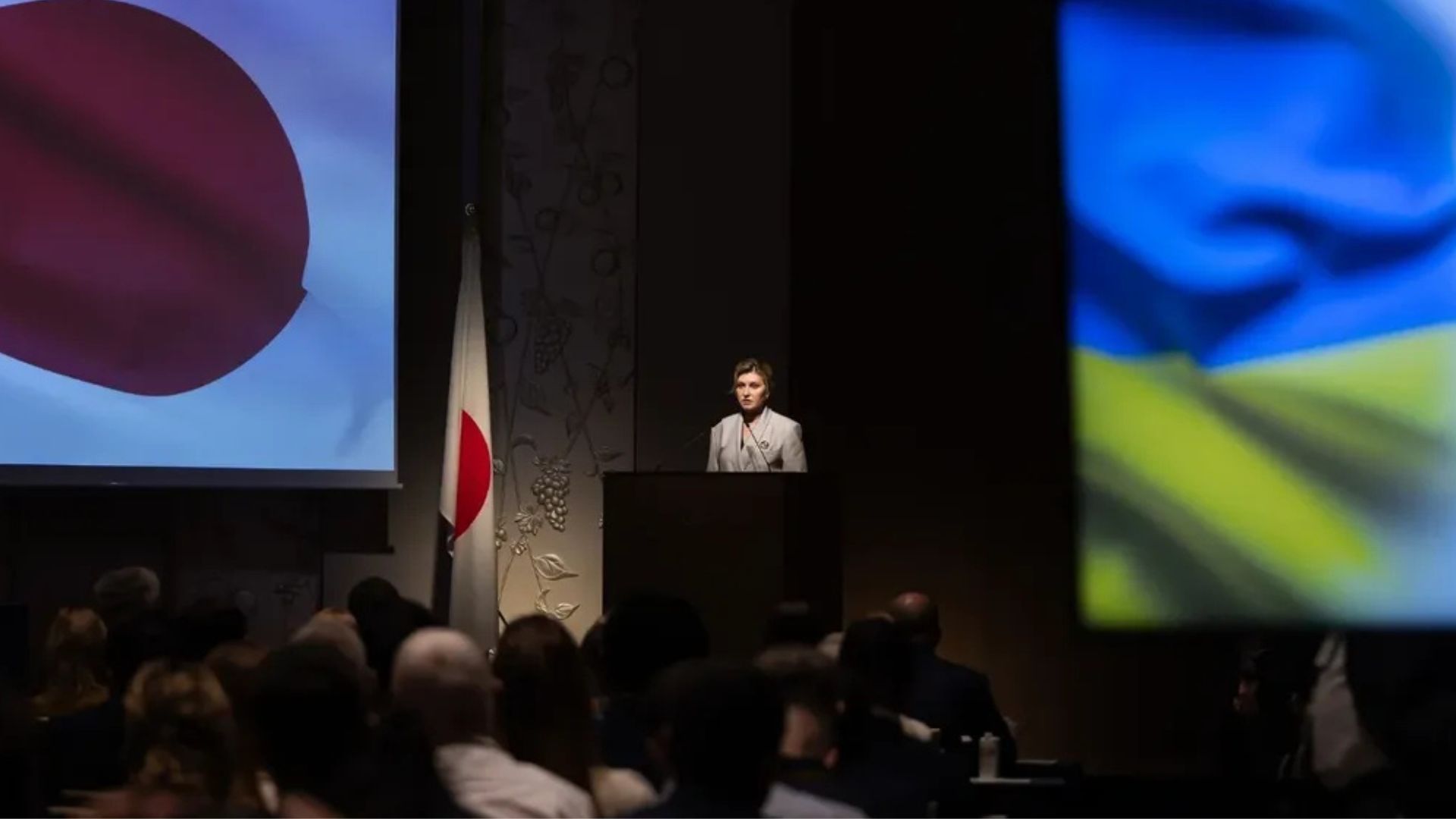 У трендовому костюмі з чарівною брошкою: Олена Зеленська вразила стильним образом в Токіо - Show24 У трендовому костюмі з чарівною брошкою: Олена Зеленська вразила стильним образом в Токіо - Show24