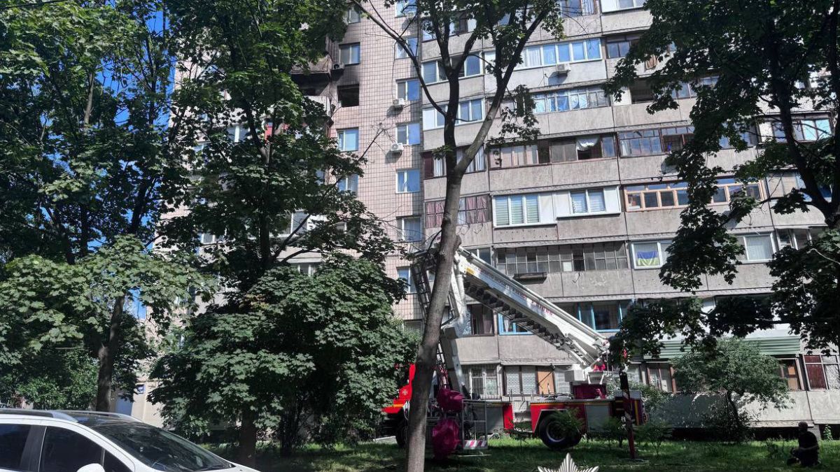 В Киеве подозреваемый взорвал квартиру В Киеве подозреваемый взорвал квартиру