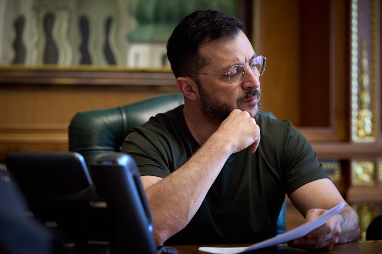 Зеленский провел телефонный разговор с Трампом Зеленский провел телефонный разговор с Трампом