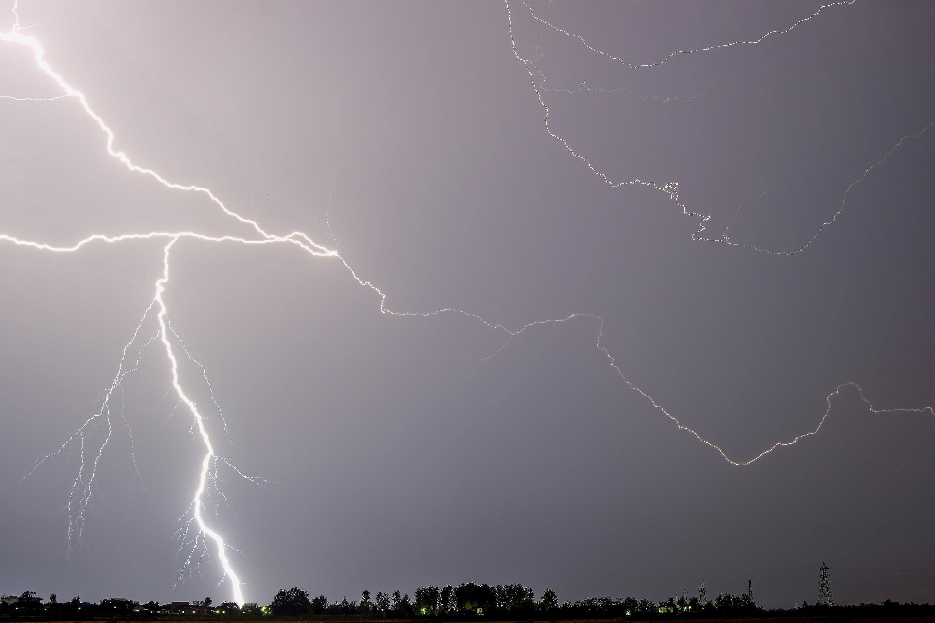 Де завтра слід очікувати на зливи, шквали та грози - 24 Канал Де завтра слід очікувати на зливи, шквали та грози - 24 Канал