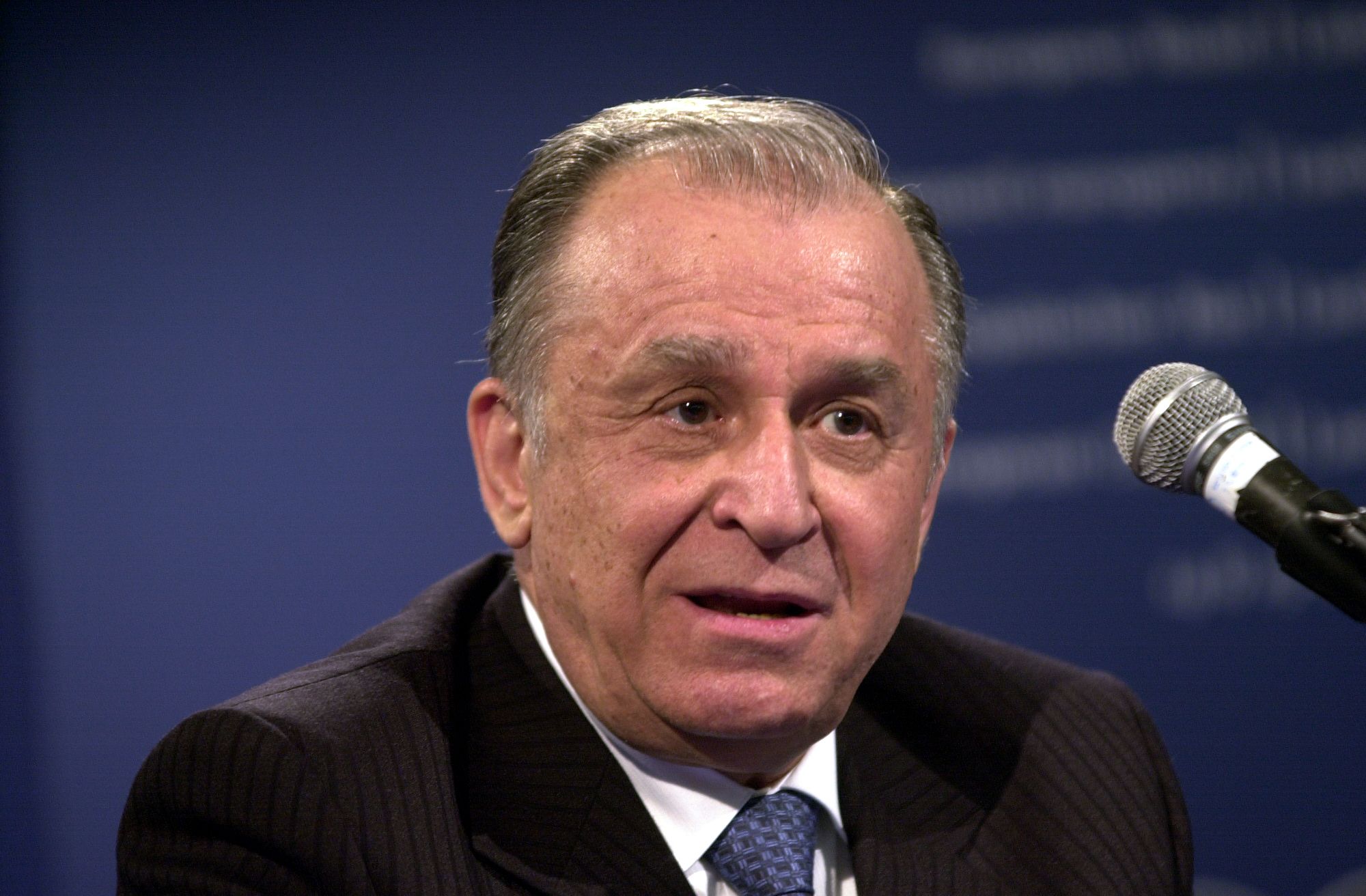 В Румынии умер экс-президент Илиеску В Румынии умер экс-президент Илиеску