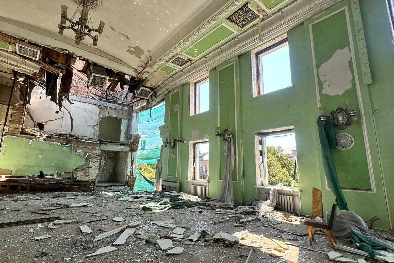 Зруйнована будівля Херсонської облради Зруйнована будівля Херсонської облради