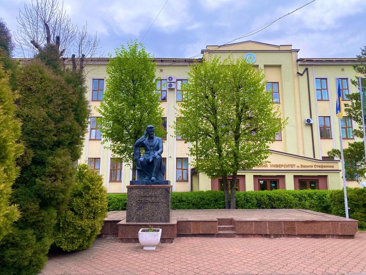 Вступна кампанія 2025 - які спеціальності зібрали найчастіше заяв у КНУ імені Стефаника 