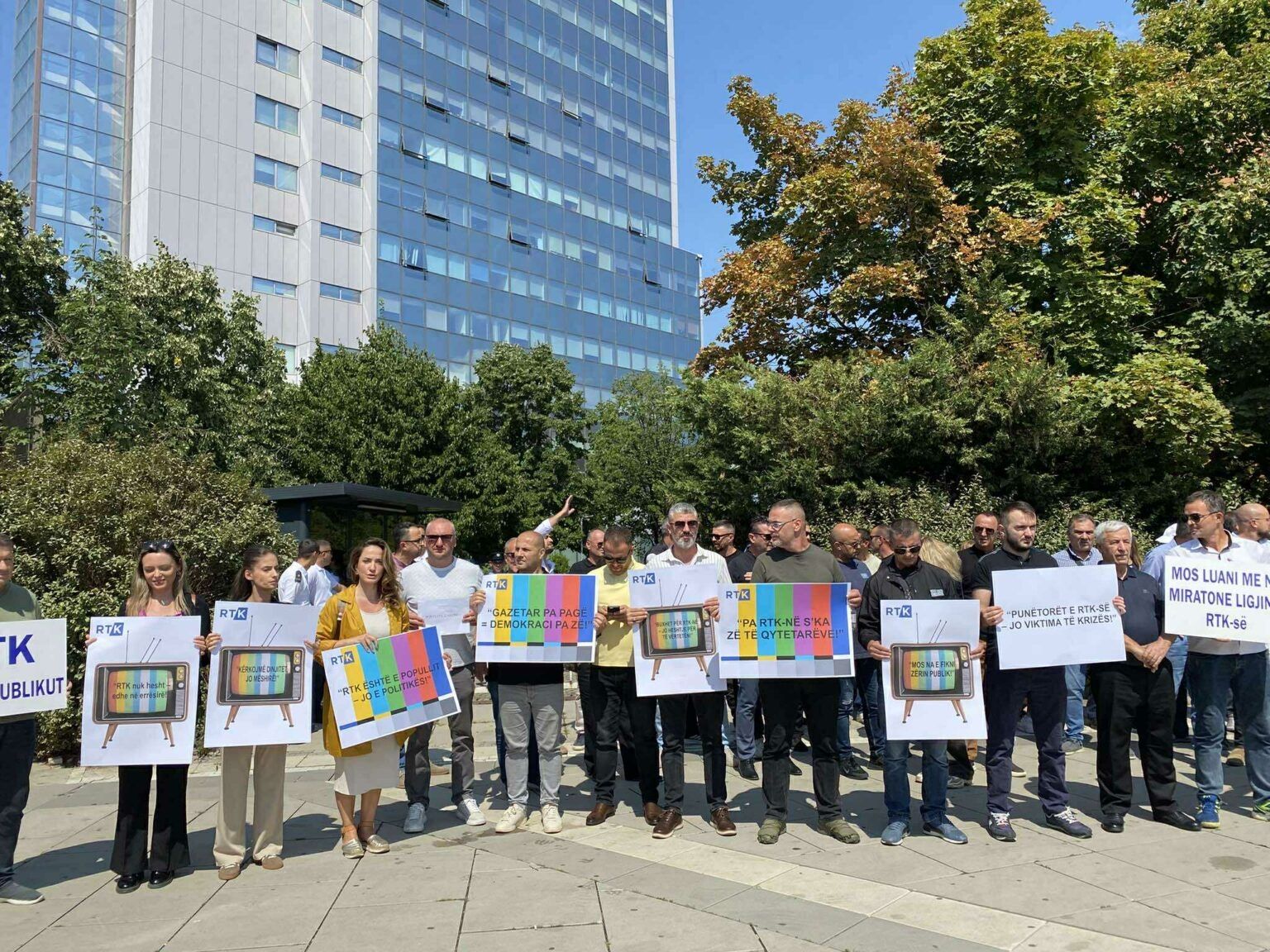 Журналісти вийшли на масштабний протест у Косові