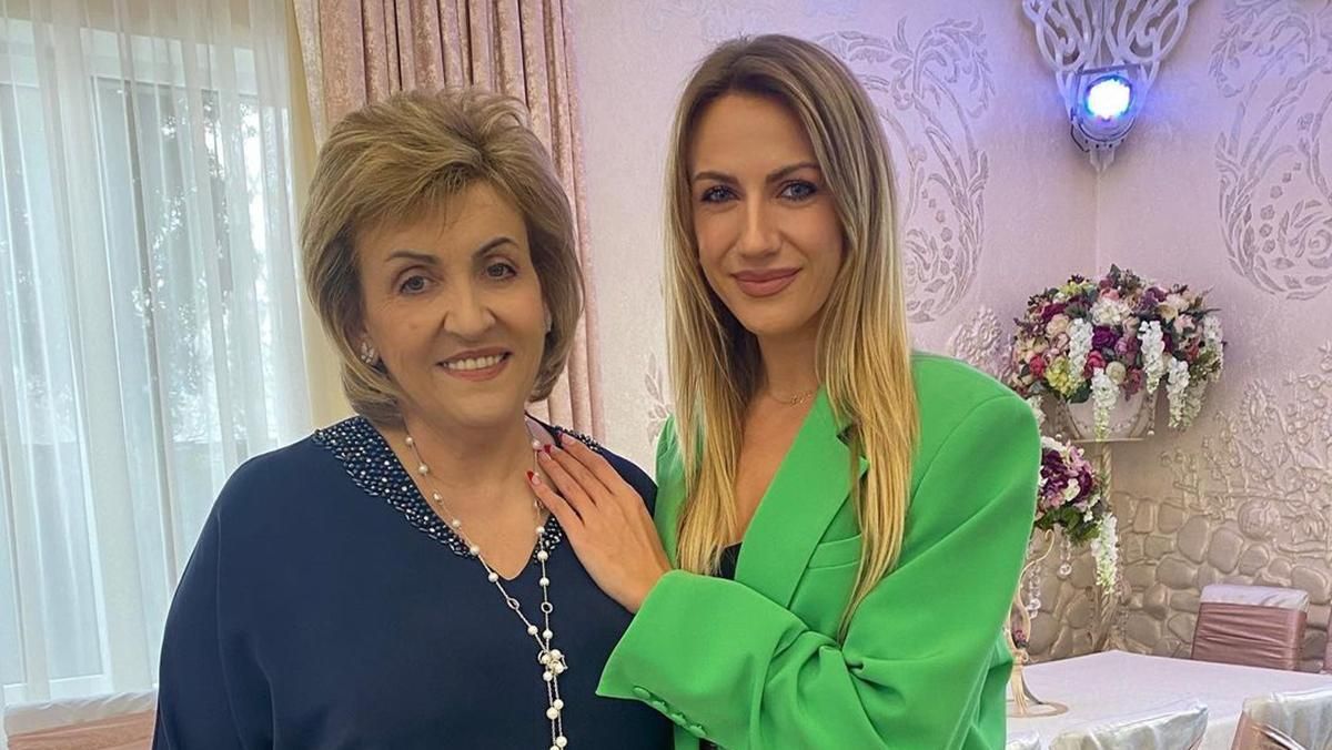 В обіймах бабусі: Леся Нікітюк показала зворушливе фото мами з онуком - Show24 В обіймах бабусі: Леся Нікітюк показала зворушливе фото мами з онуком - Show24