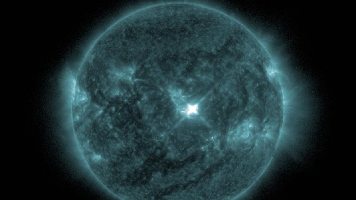 Вспышка на Солнце Вспышка на Солнце