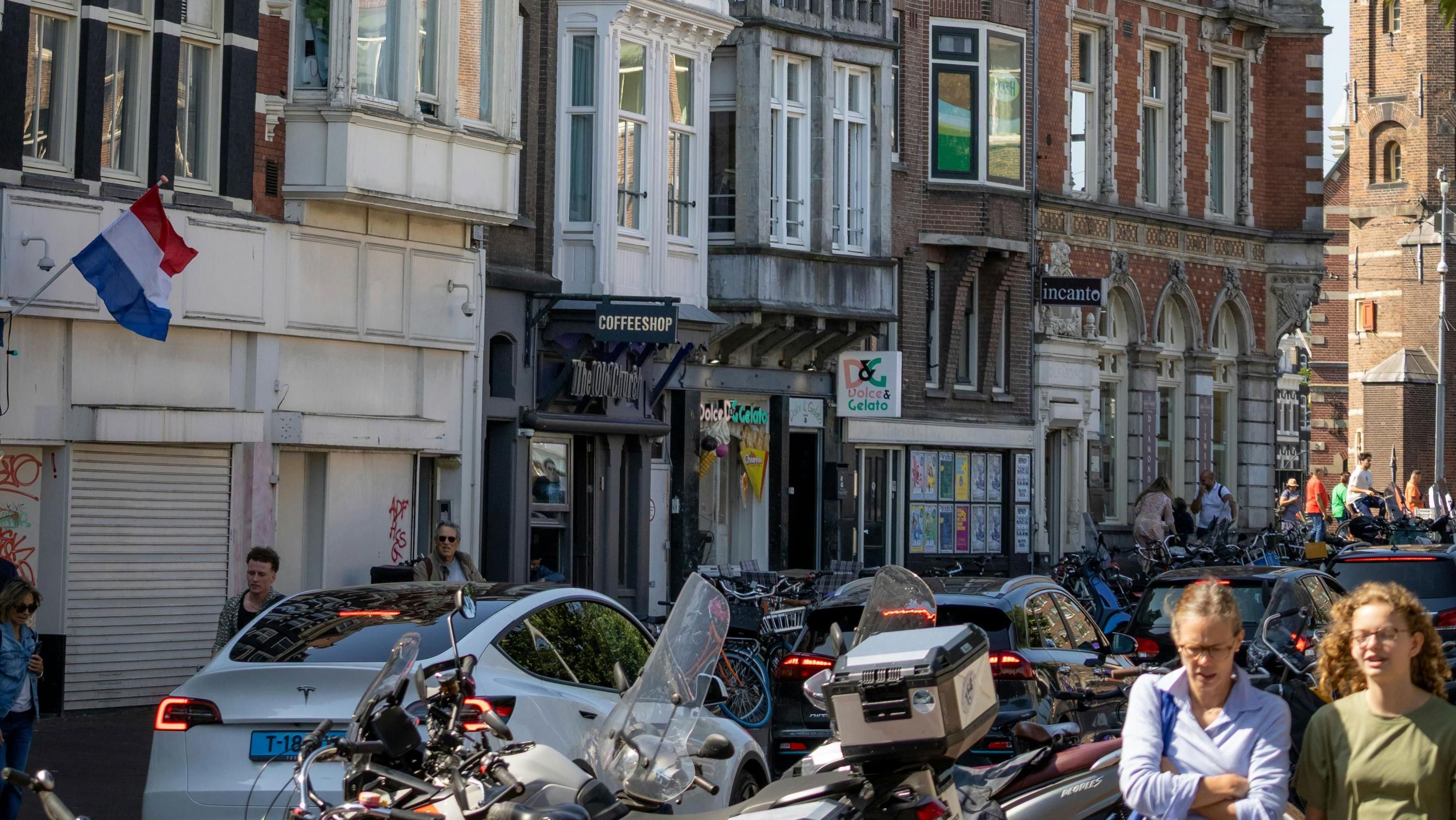 Люди на вулиці в Нідерландах Люди на вулиці в Нідерландах