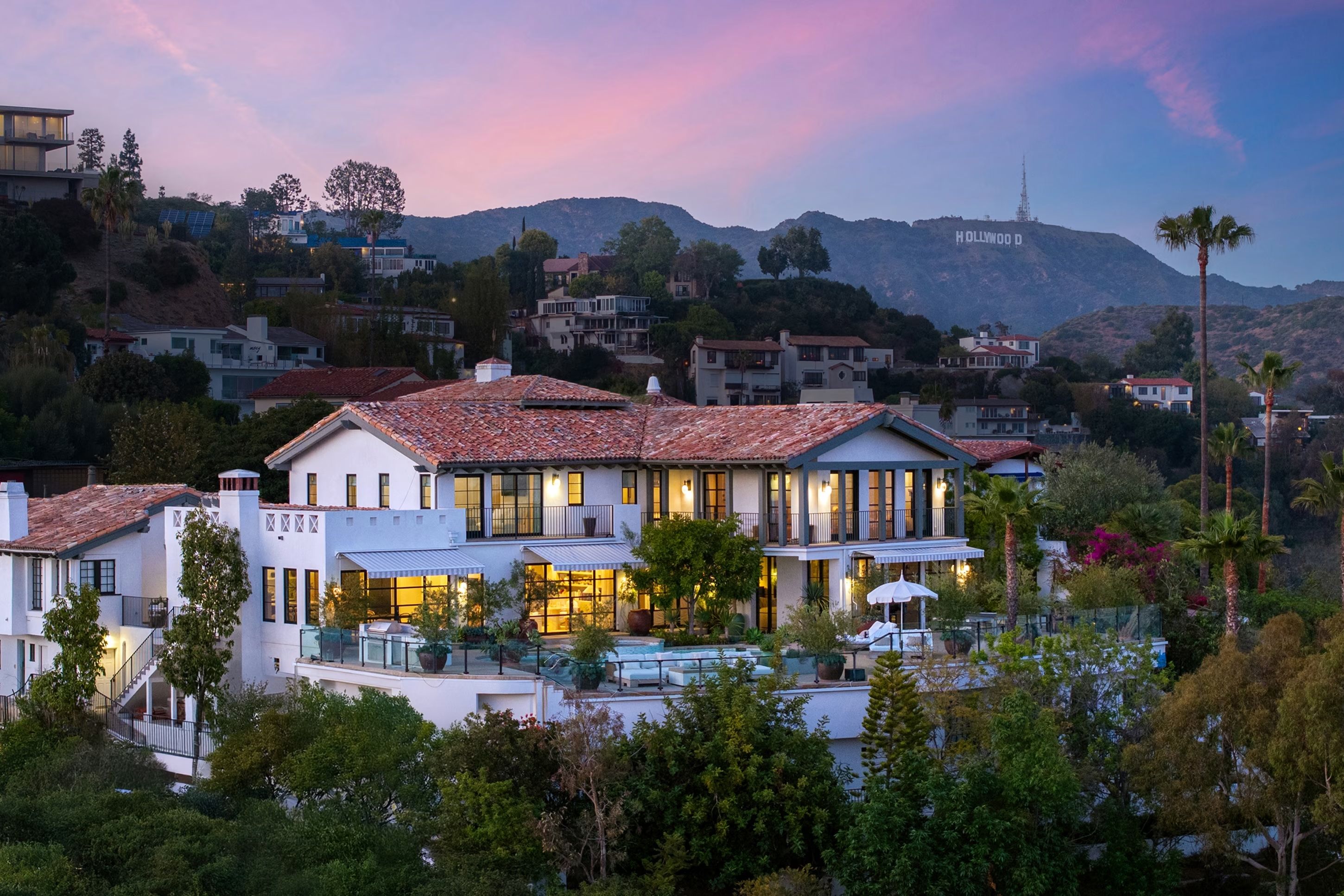 Бред Пітт купив новий будинок Бред Пітт купив новий будинок