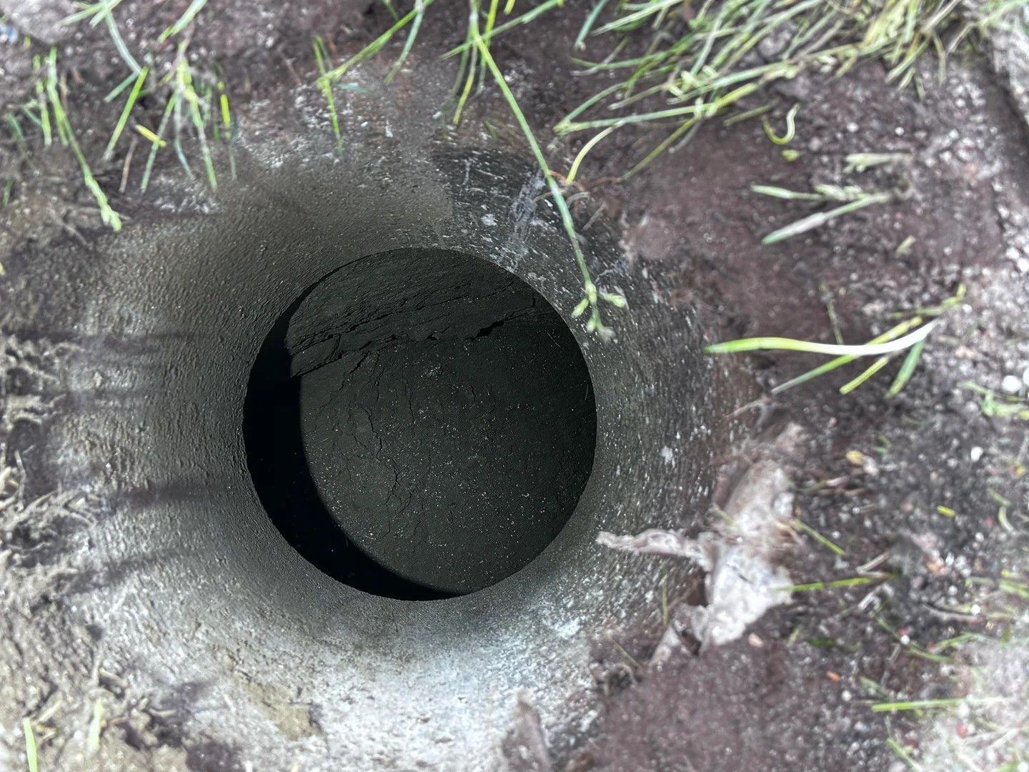 В земле была дыра