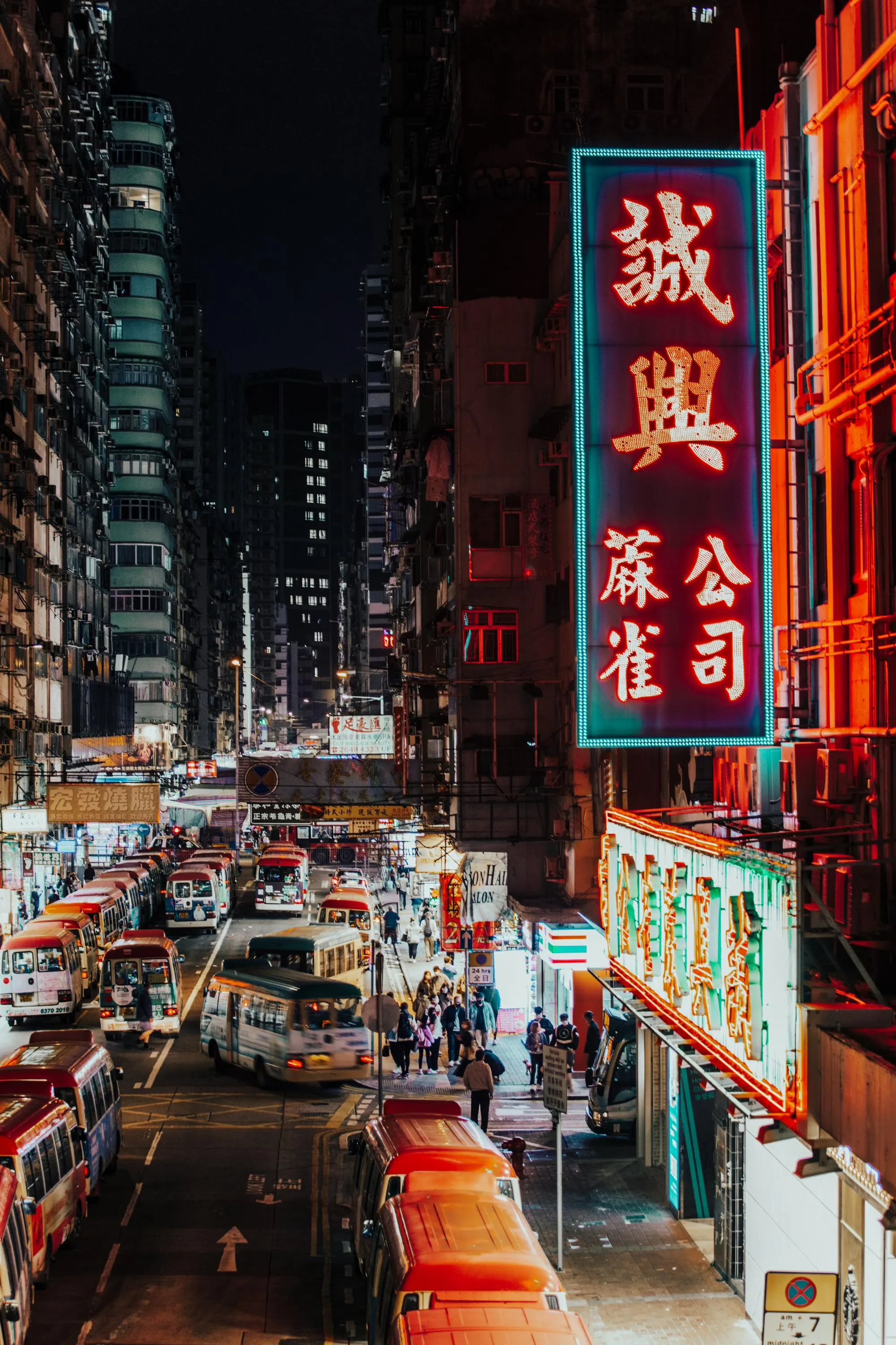 Експертка назвала Гонконг переповненим і брудним