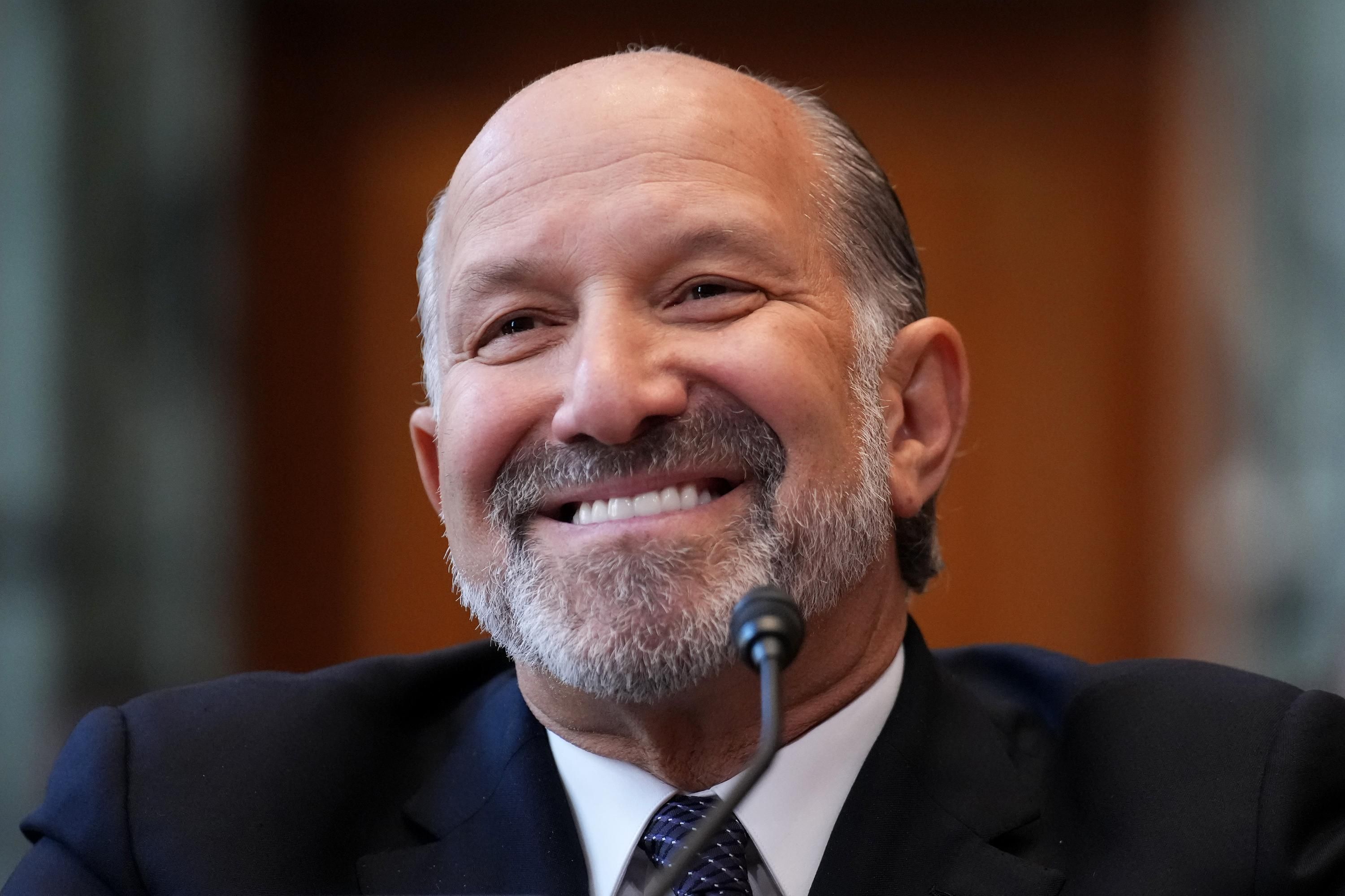 Говард Лутник рассказал, сколько принесут новые тарифы Говард Лутник рассказал, сколько принесут новые тарифы