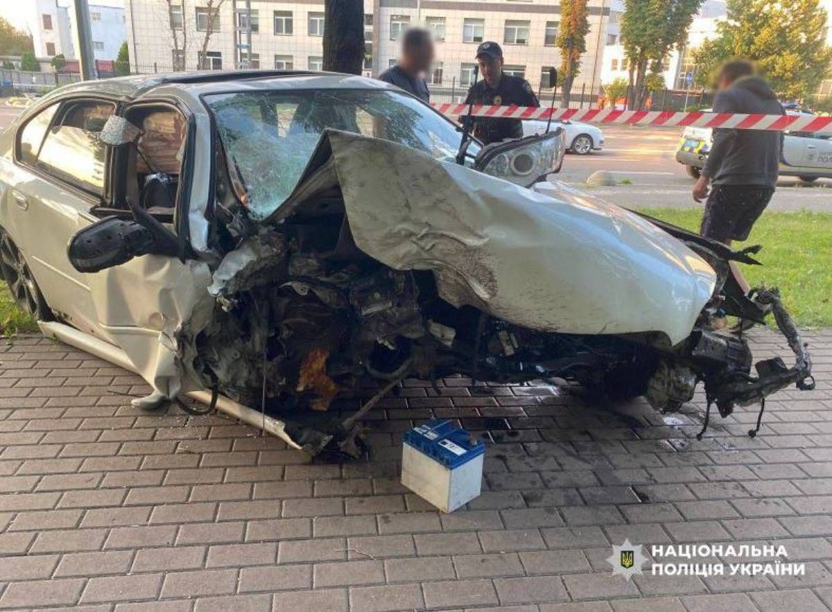 Аварія у Куренівському парку Аварія у Куренівському парку