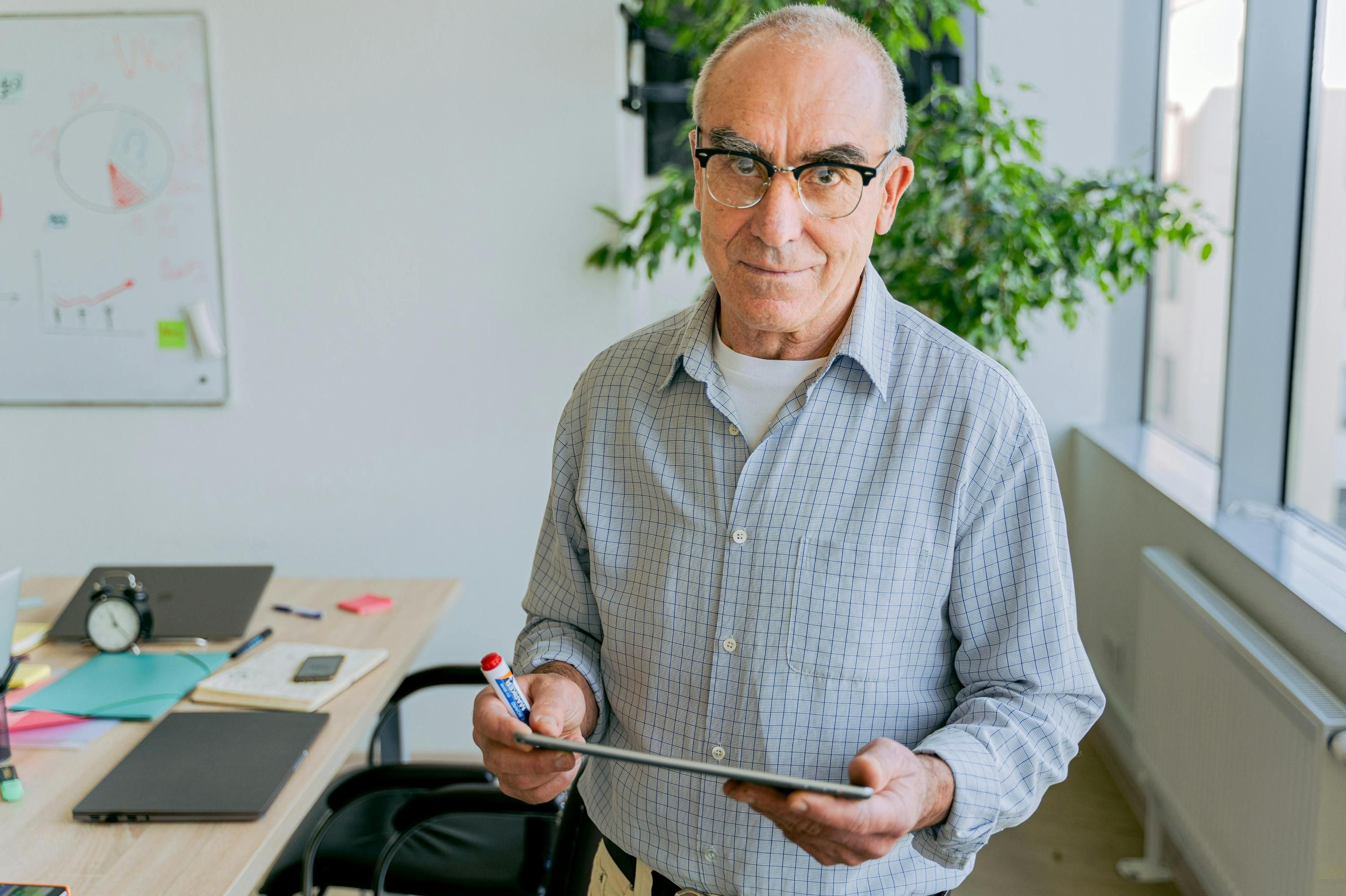 Работаешь – плати: какие налоги платит пенсионер с зарплаты в 2025 году - Экономика