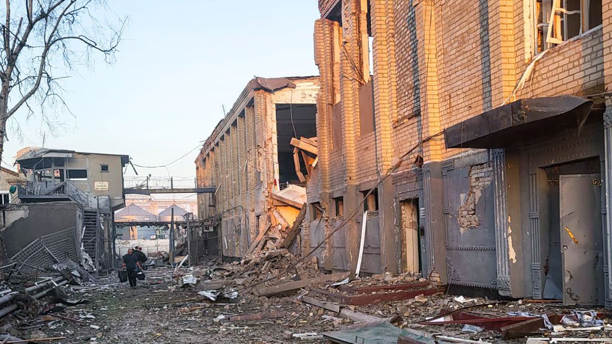 В Запорожской области эвакуировали заключенных из трех заведений В Запорожской области эвакуировали заключенных из трех заведений