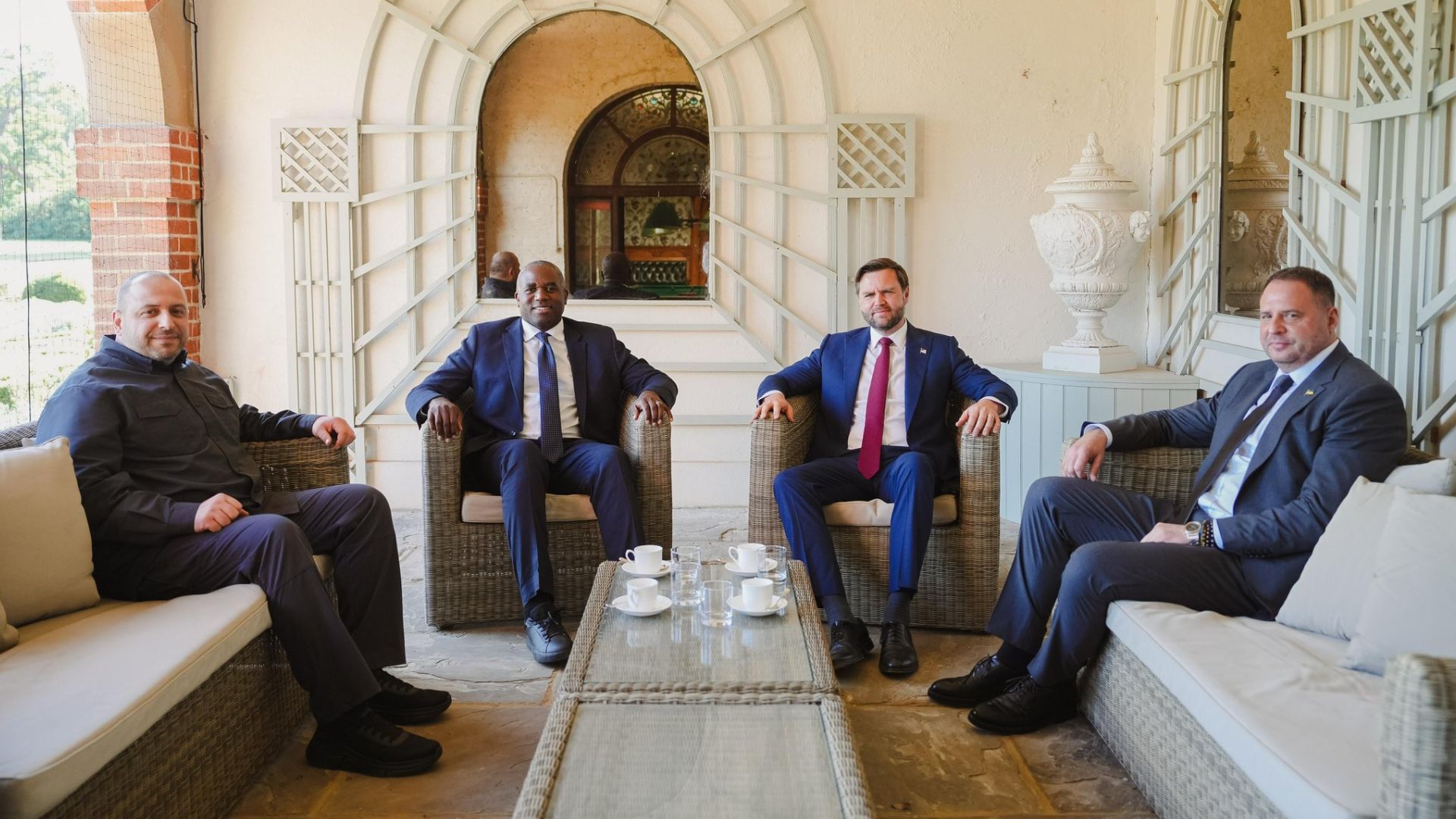 Умєров і Єрмак зустрілися з Венсом Умєров і Єрмак зустрілися з Венсом